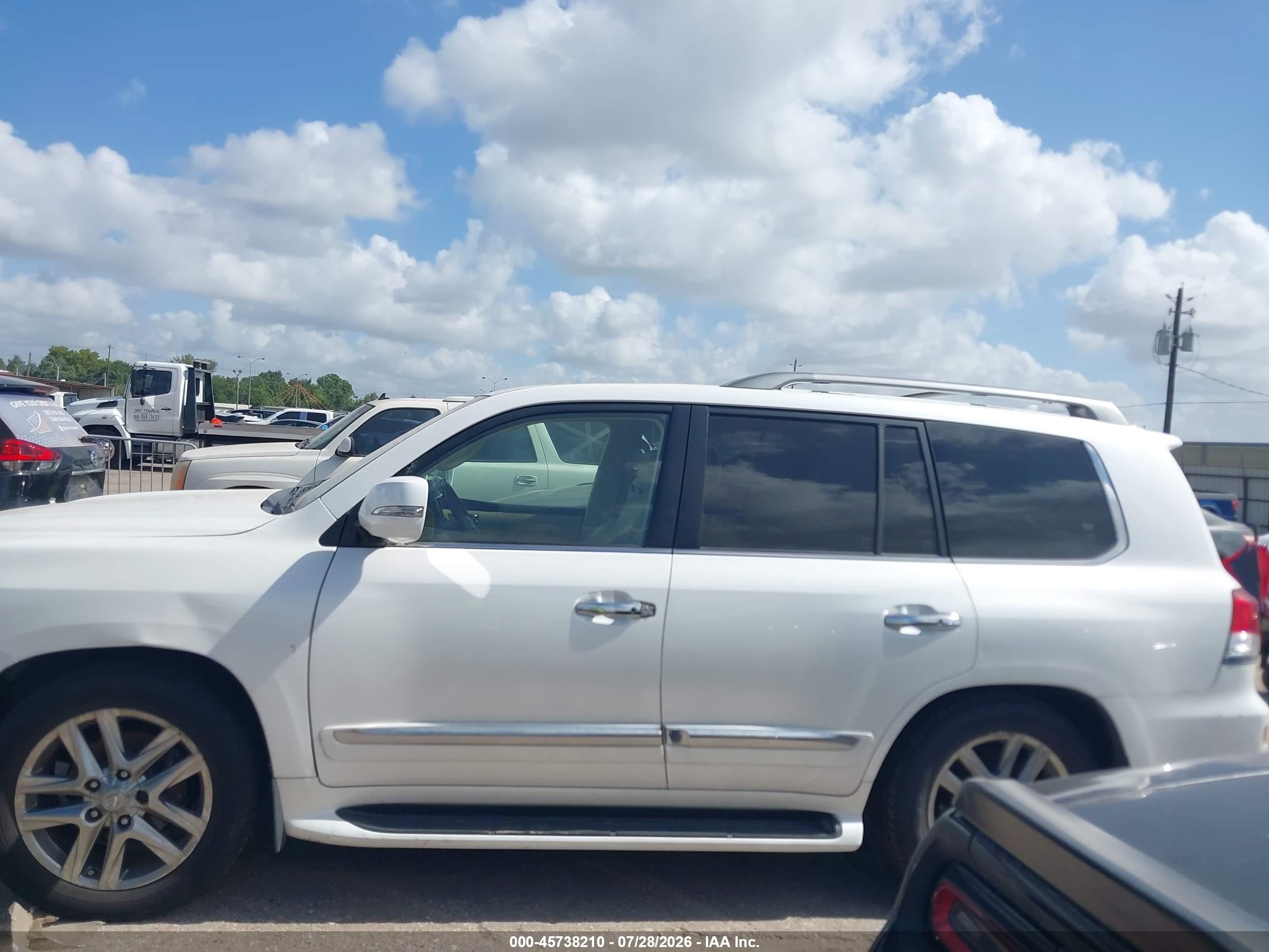 2015 Lexus Lx 570   White vin: JTJHY7AX0F4168574