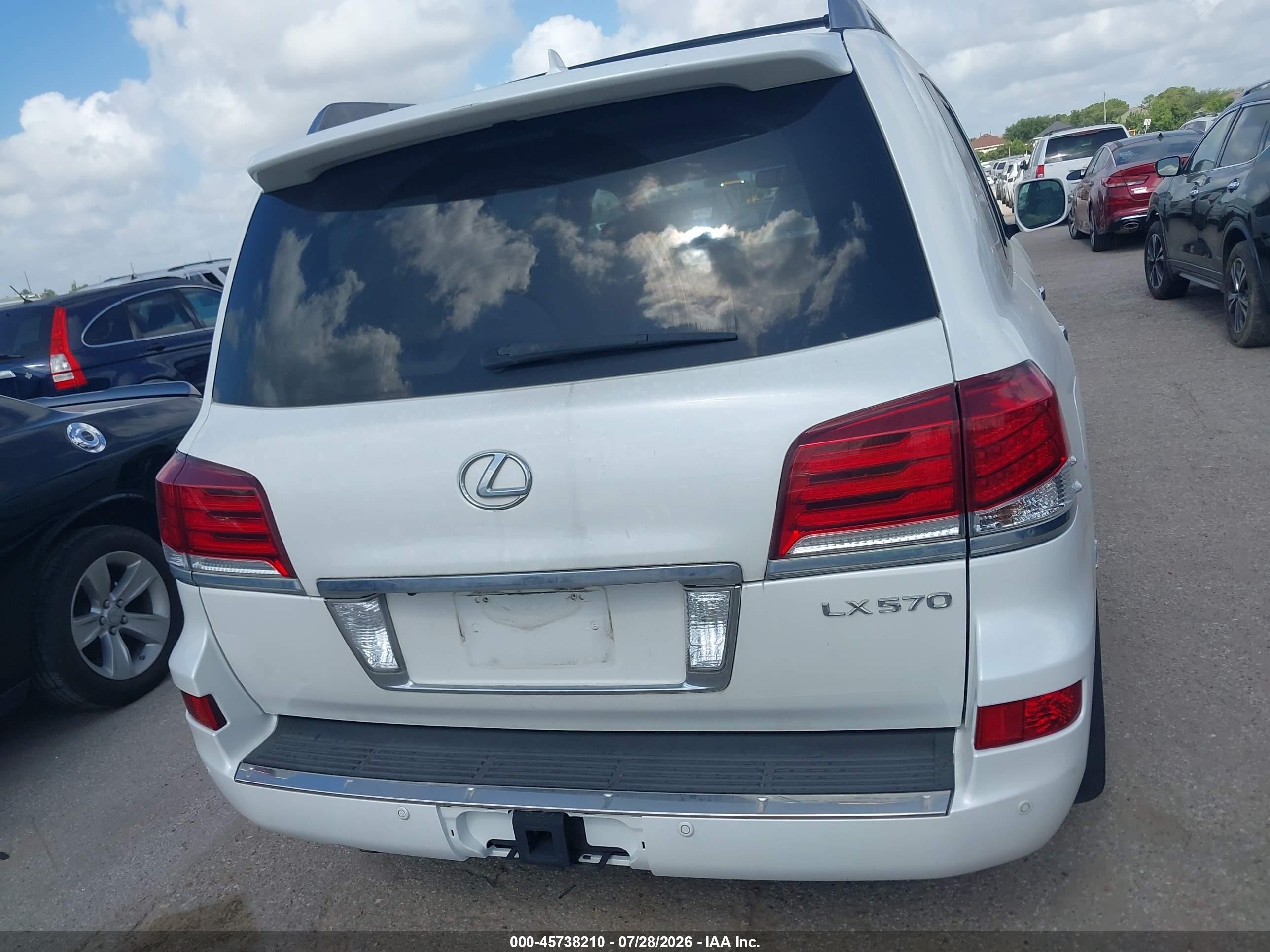 2015 Lexus Lx 570   White vin: JTJHY7AX0F4168574