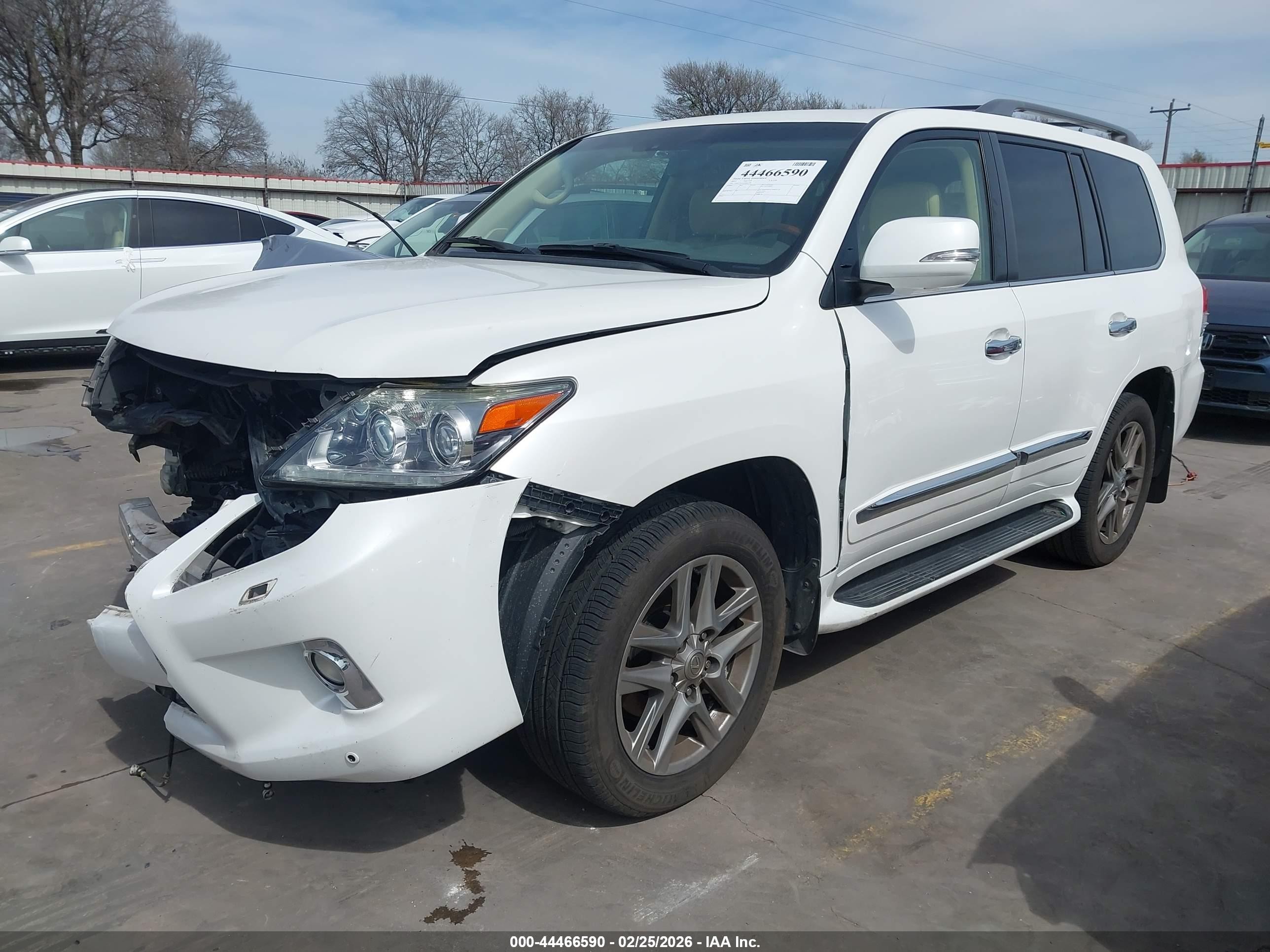 2013 Lexus Lx 570   White vin: JTJHY7AX1D4091789