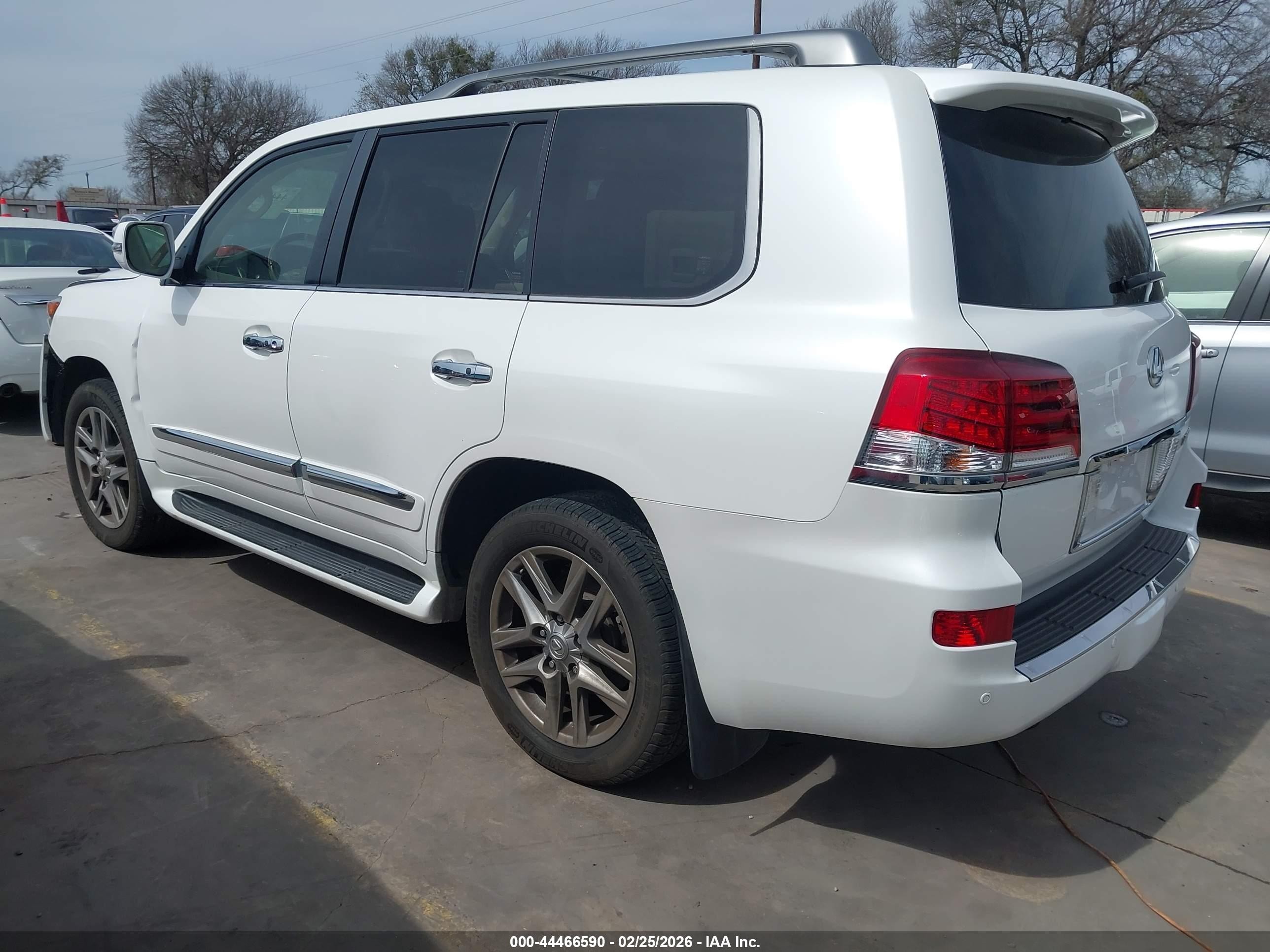 2013 Lexus Lx 570   White vin: JTJHY7AX1D4091789