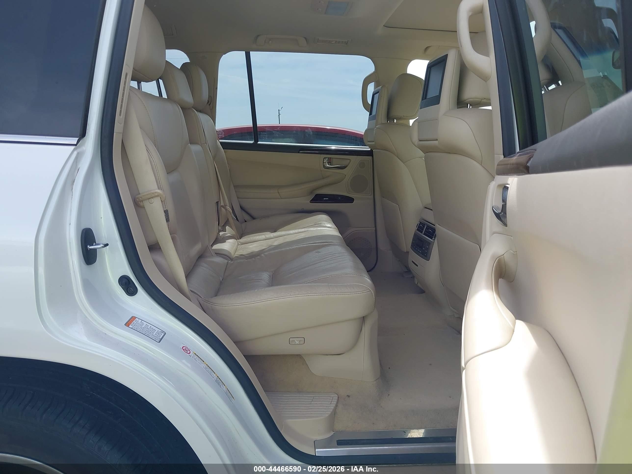 2013 Lexus Lx 570   White vin: JTJHY7AX1D4091789