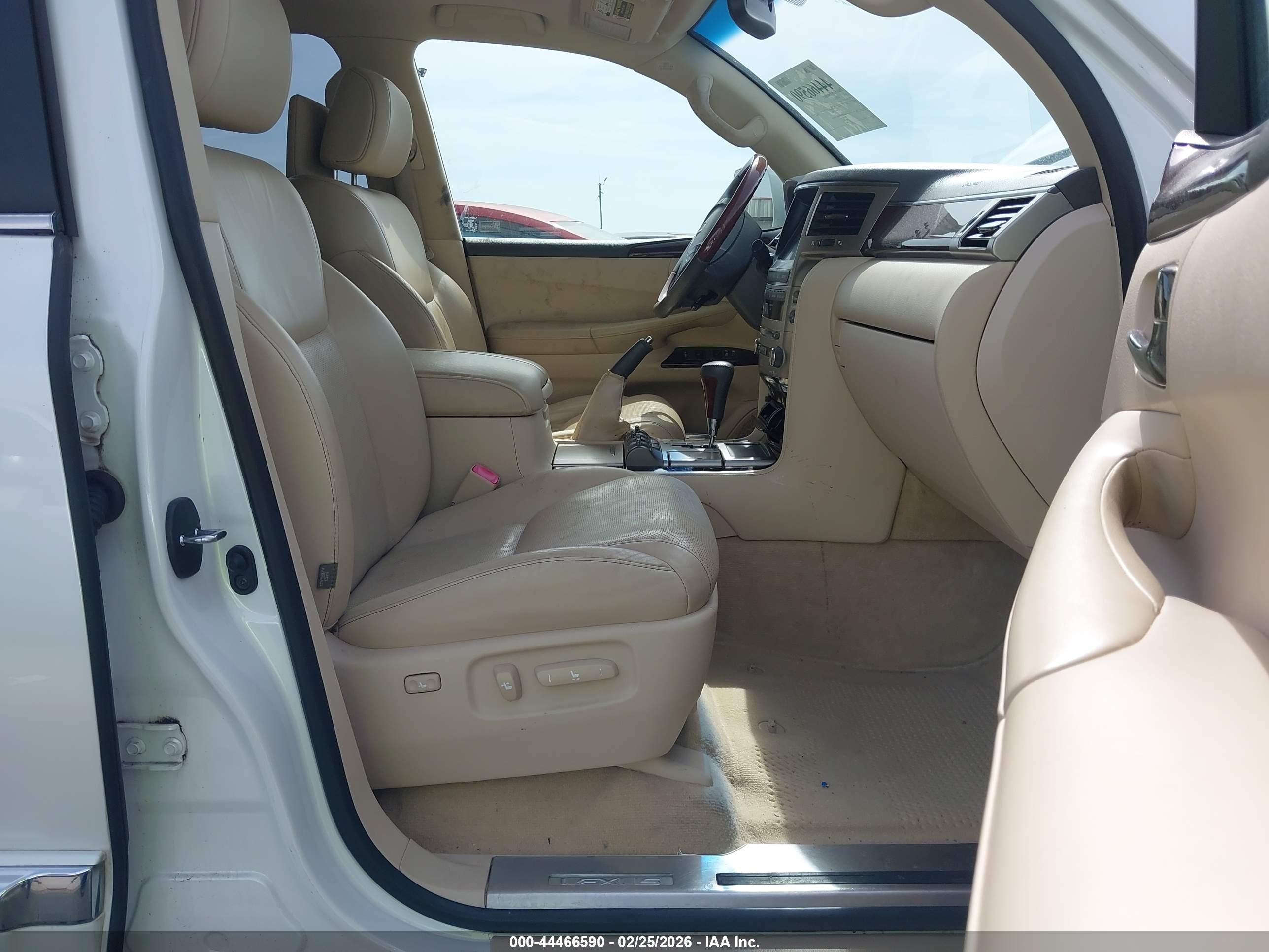 2013 Lexus Lx 570   White vin: JTJHY7AX1D4091789