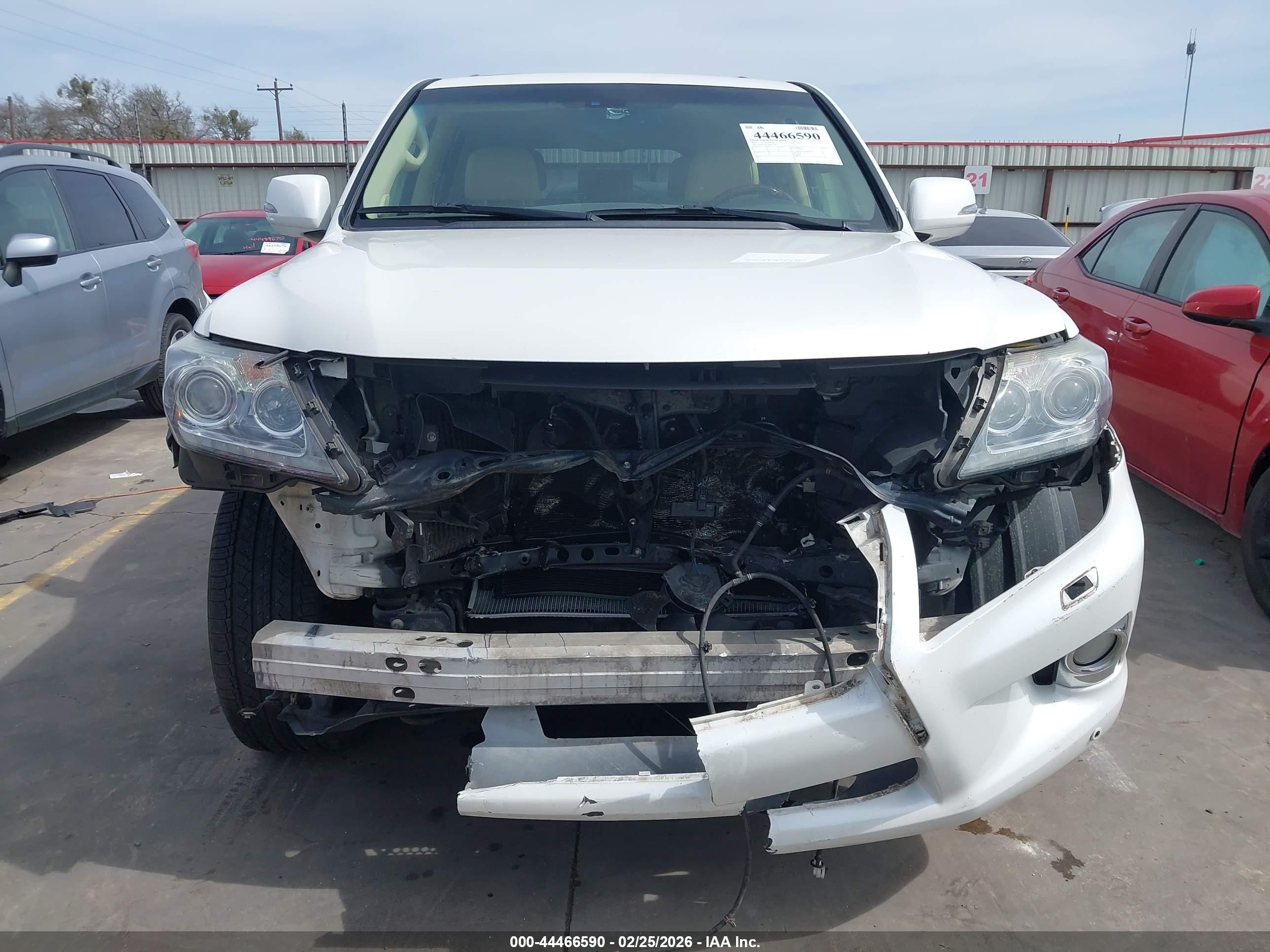 2013 Lexus Lx 570   White vin: JTJHY7AX1D4091789