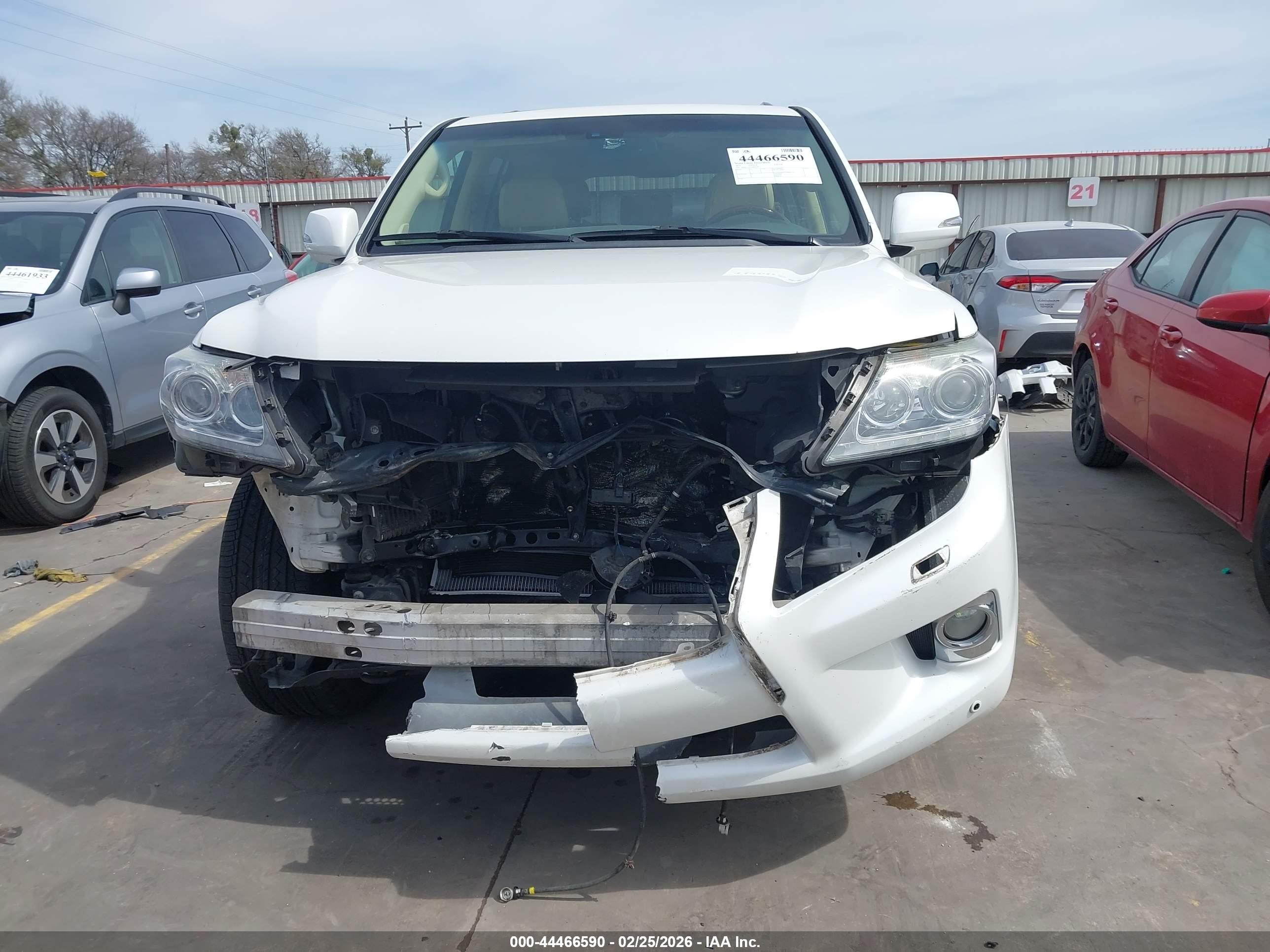 2013 Lexus Lx 570   White vin: JTJHY7AX1D4091789