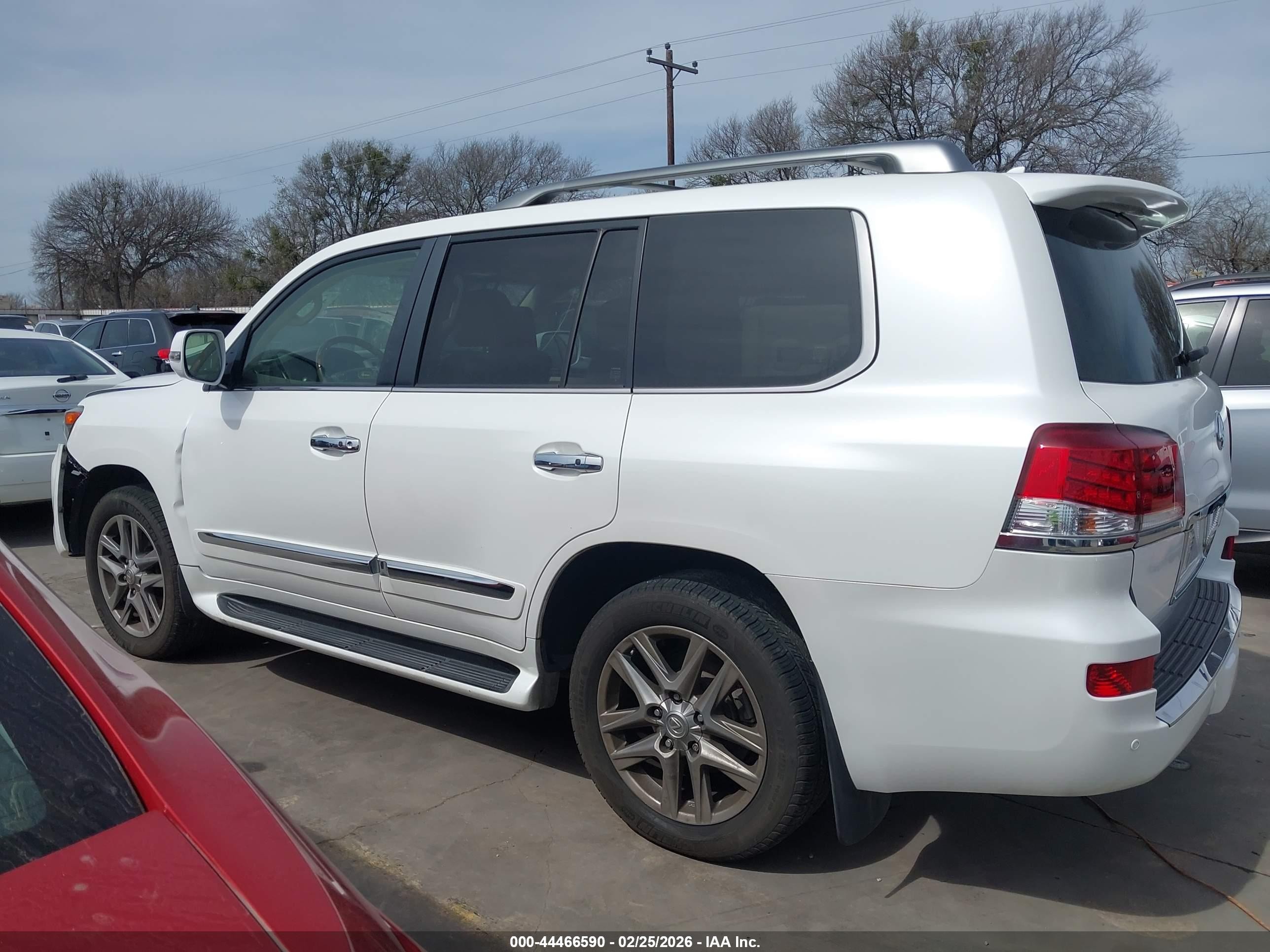 2013 Lexus Lx 570   White vin: JTJHY7AX1D4091789