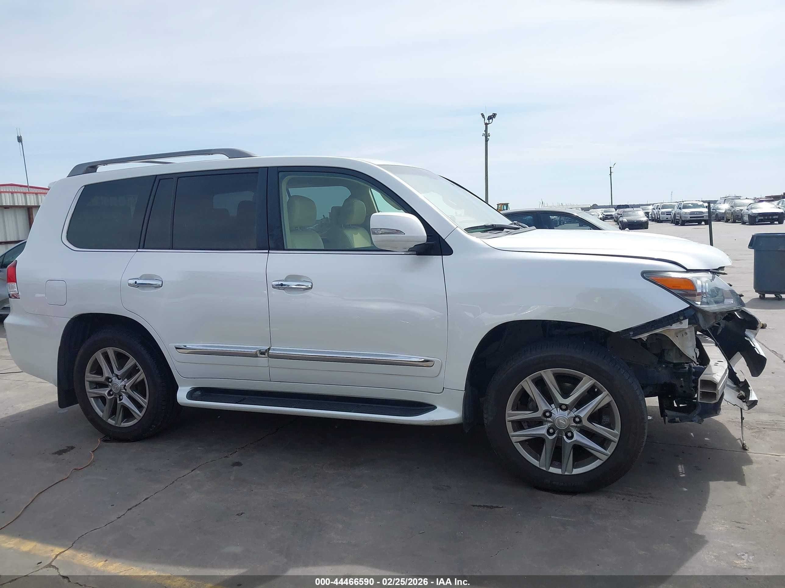 2013 Lexus Lx 570   White vin: JTJHY7AX1D4091789