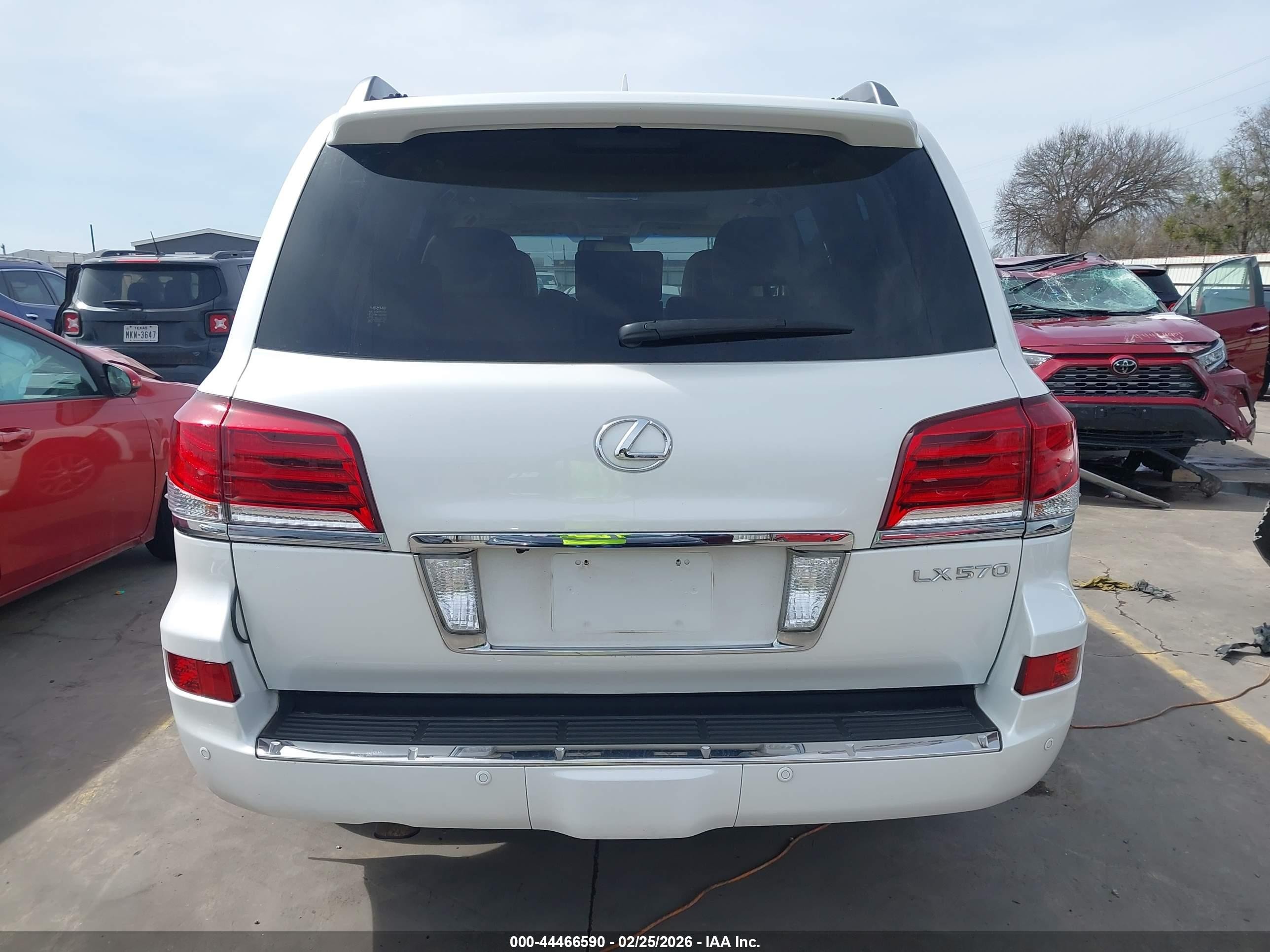 2013 Lexus Lx 570   White vin: JTJHY7AX1D4091789