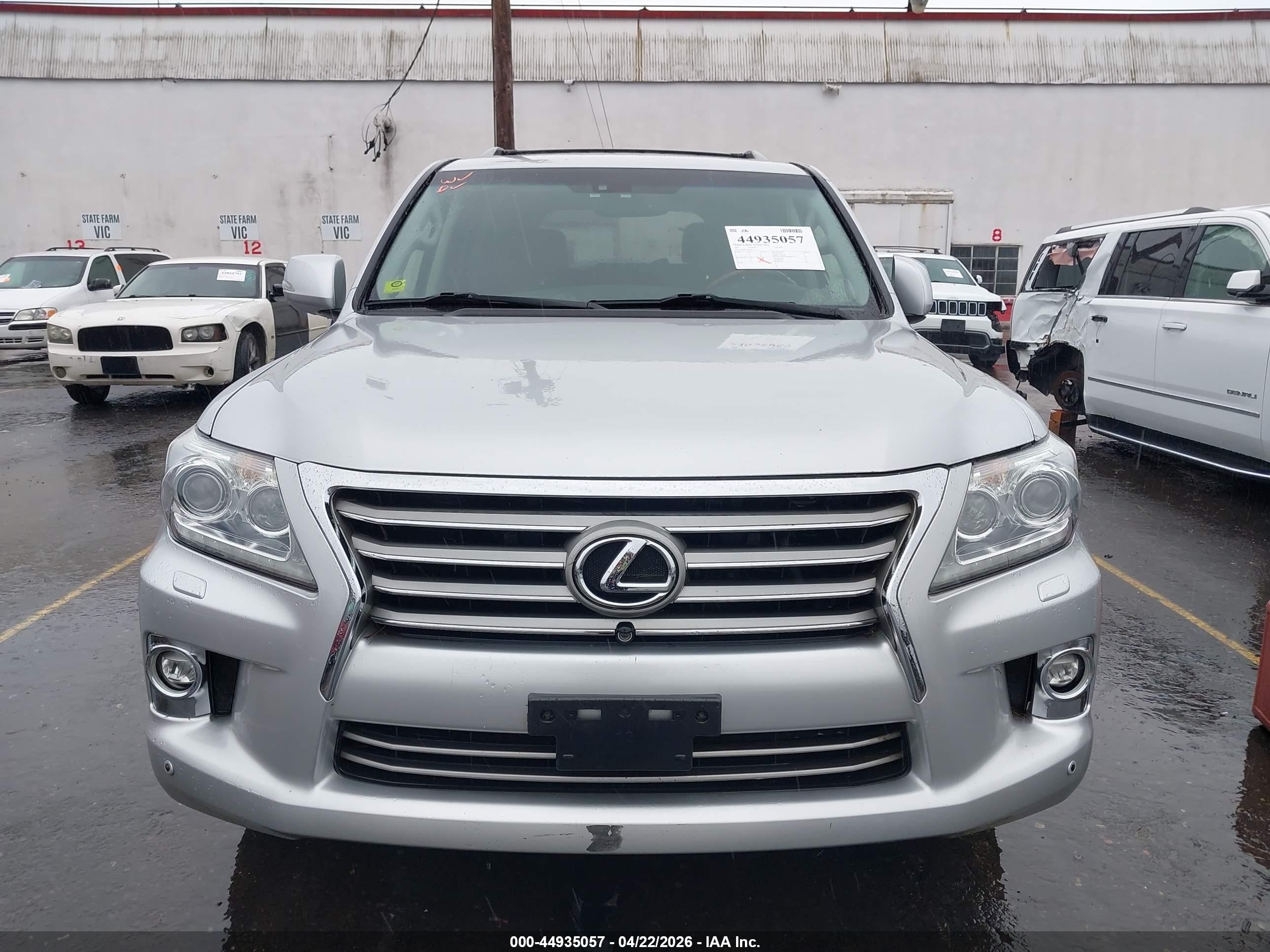 2015 Lexus Lx 570   Silver vin: JTJHY7AX2F4171167
