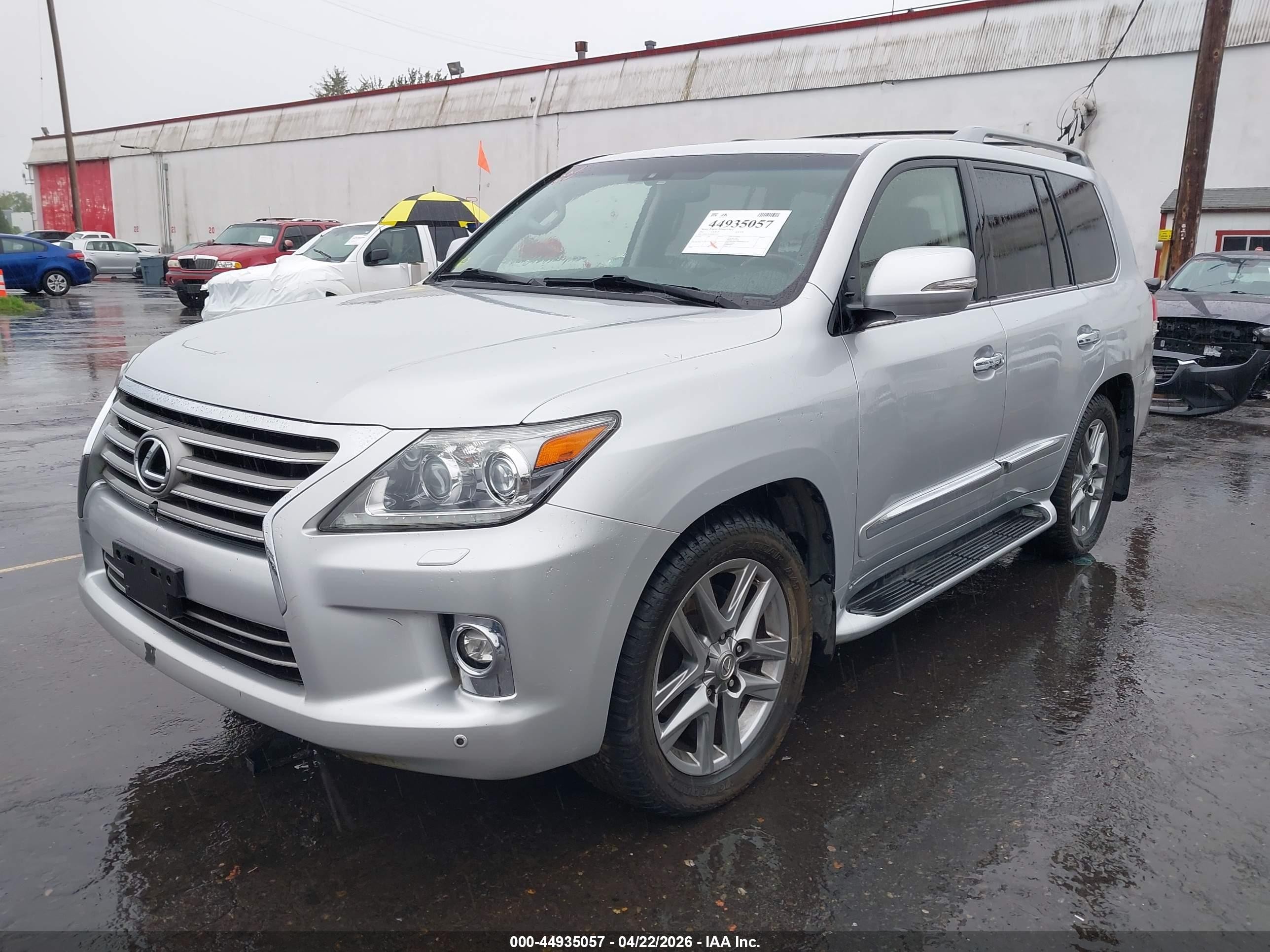 2015 Lexus Lx 570   Silver vin: JTJHY7AX2F4171167