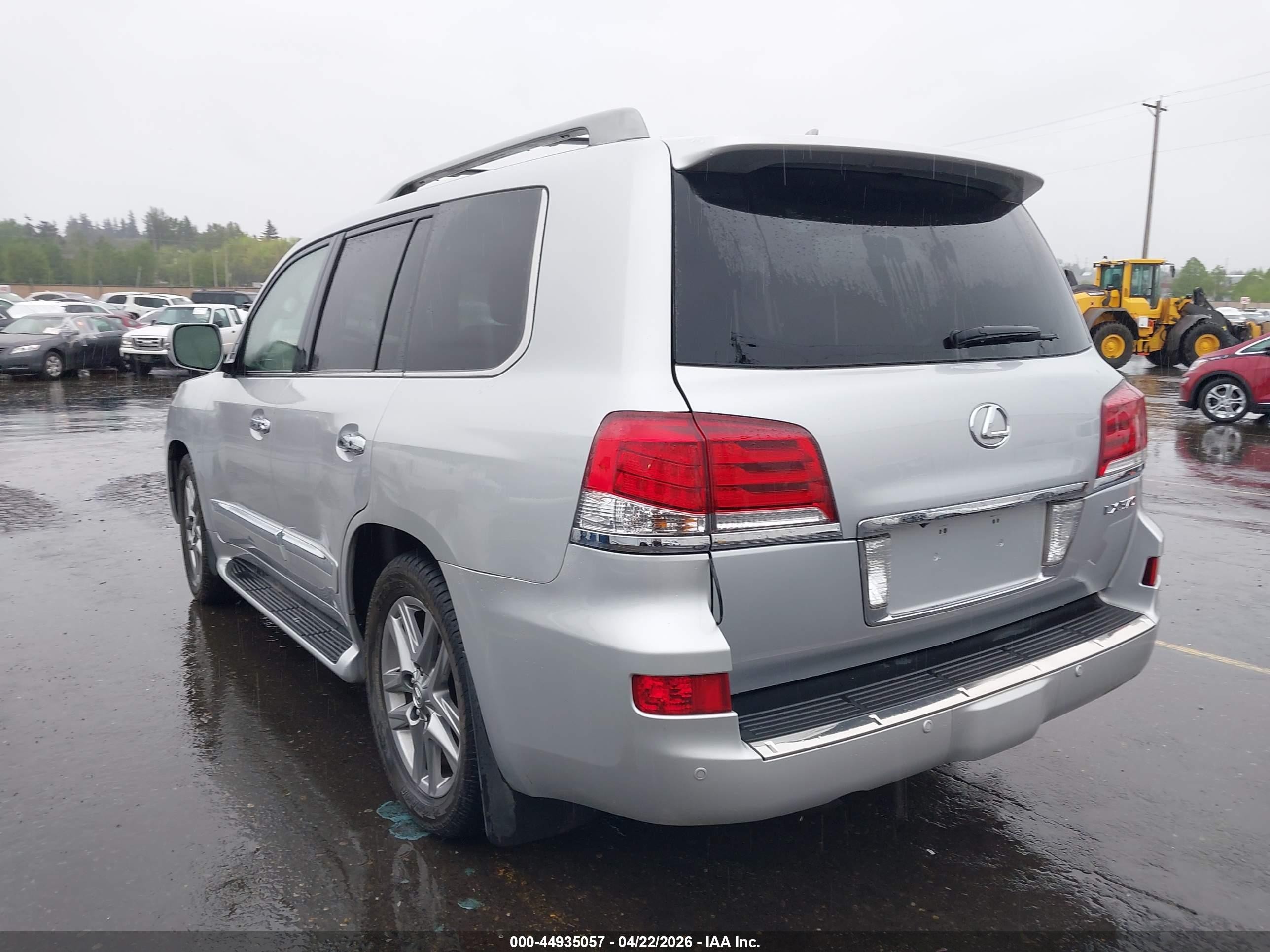 2015 Lexus Lx 570   Silver vin: JTJHY7AX2F4171167