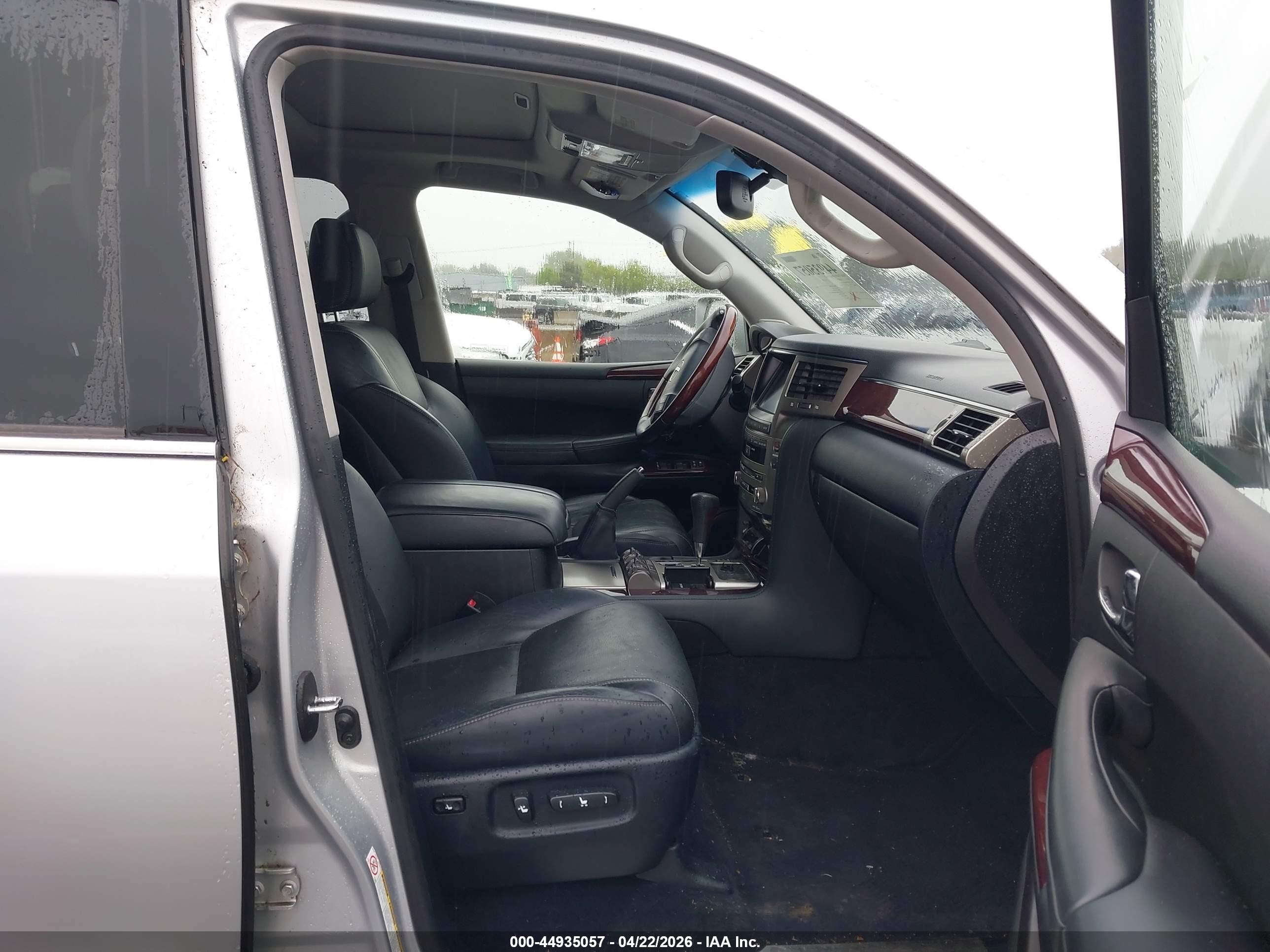 2015 Lexus Lx 570   Silver vin: JTJHY7AX2F4171167