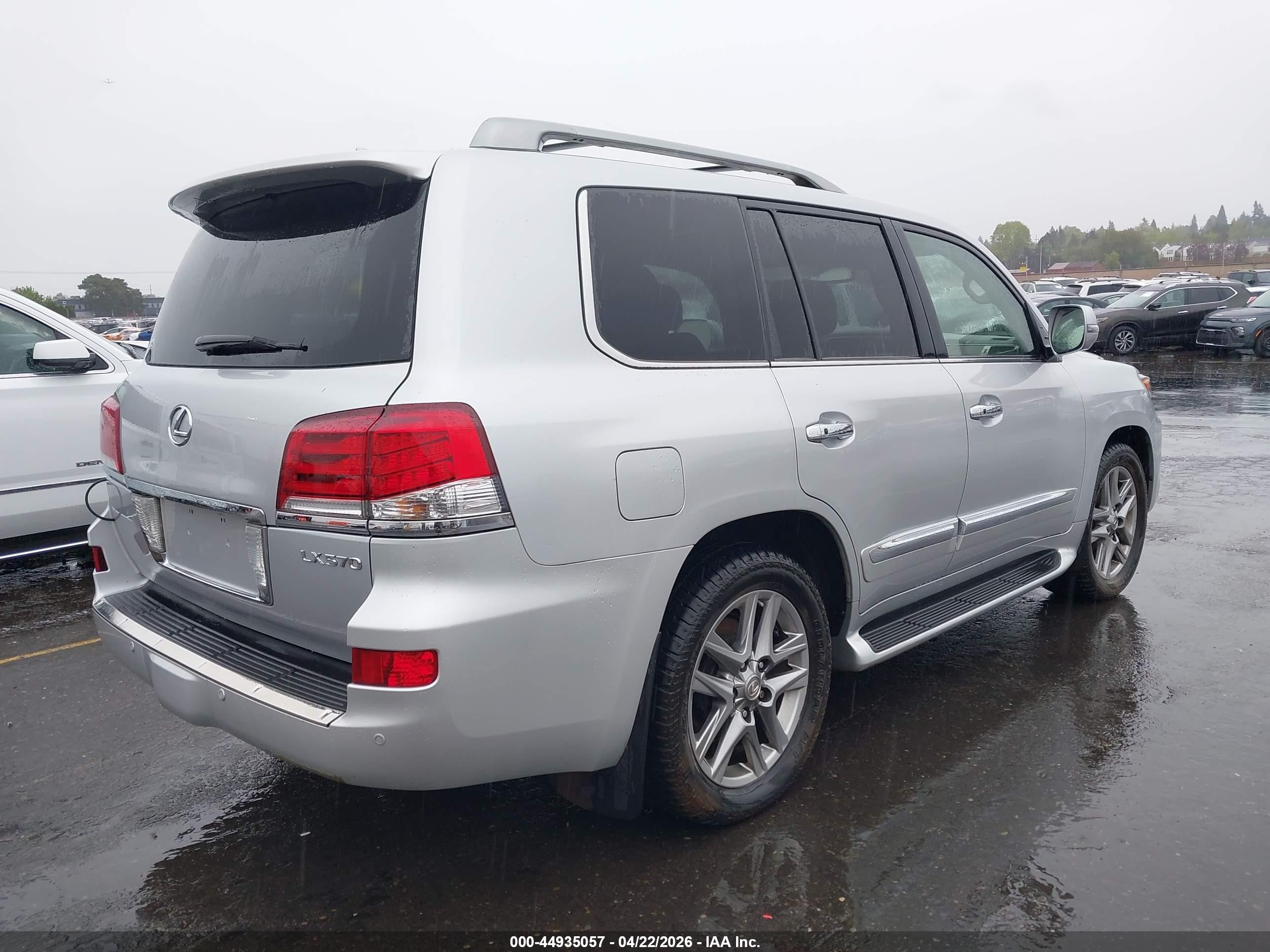 2015 Lexus Lx 570   Silver vin: JTJHY7AX2F4171167