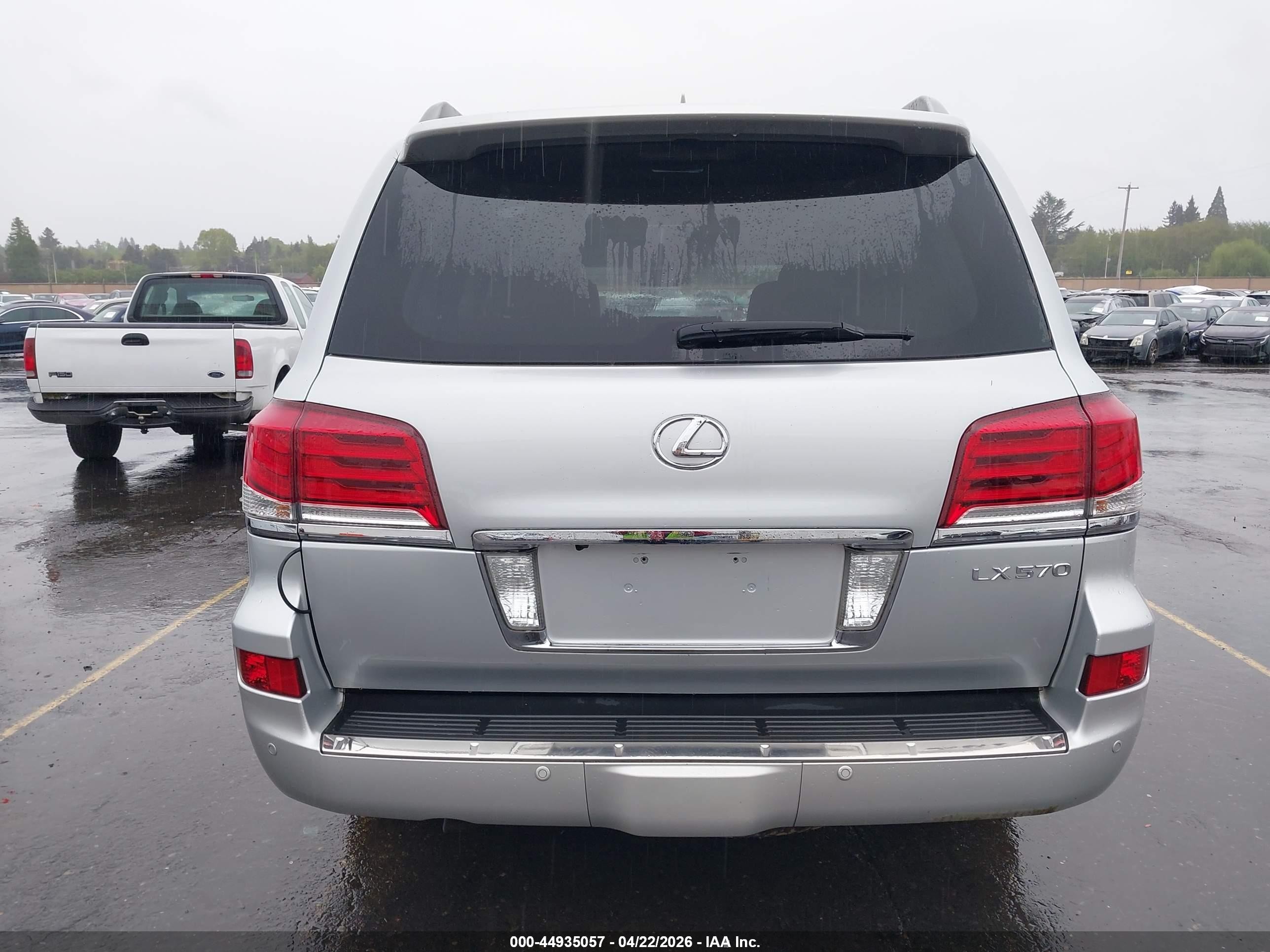 2015 Lexus Lx 570   Silver vin: JTJHY7AX2F4171167