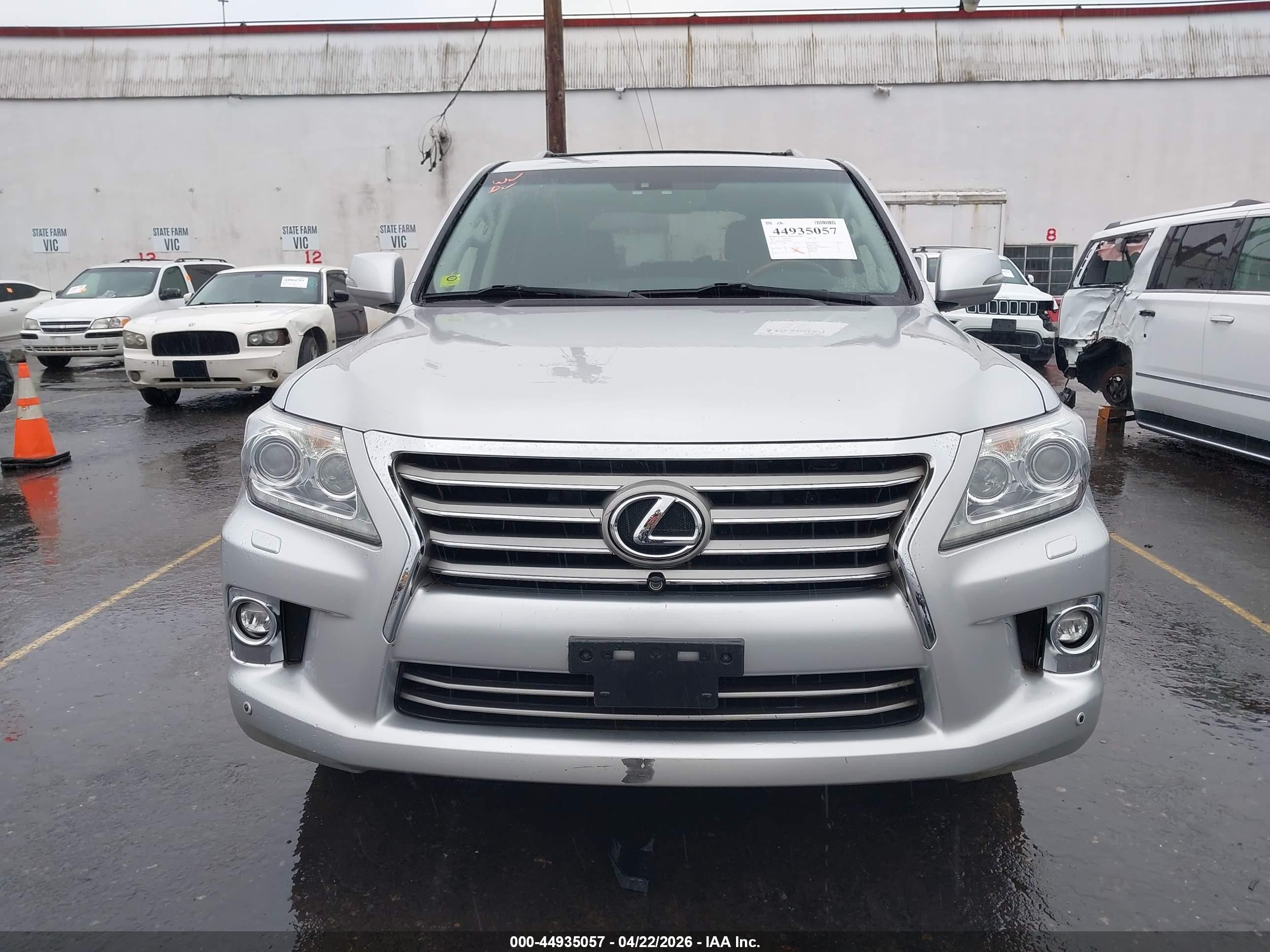 2015 Lexus Lx 570   Silver vin: JTJHY7AX2F4171167