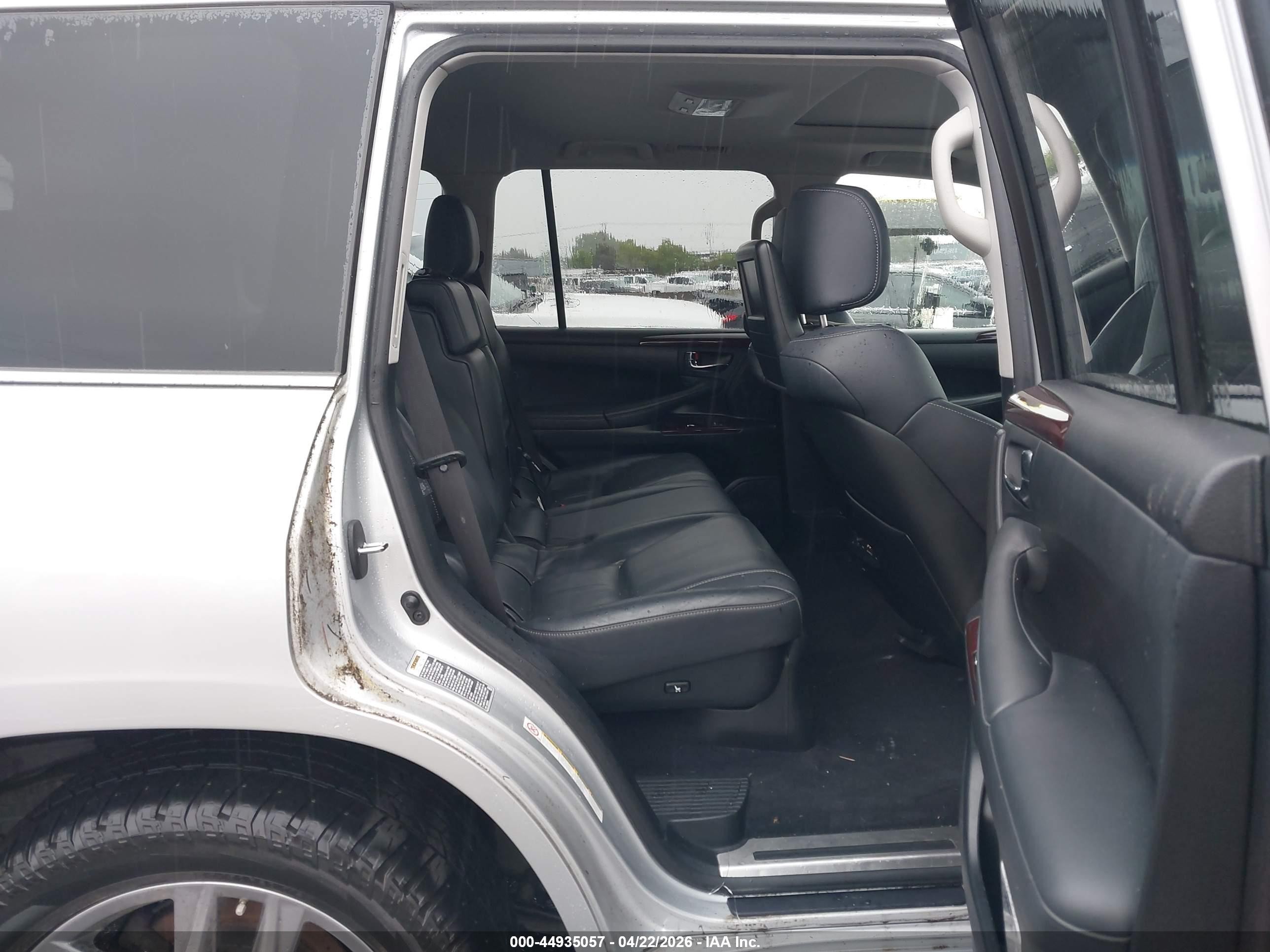 2015 Lexus Lx 570   Silver vin: JTJHY7AX2F4171167