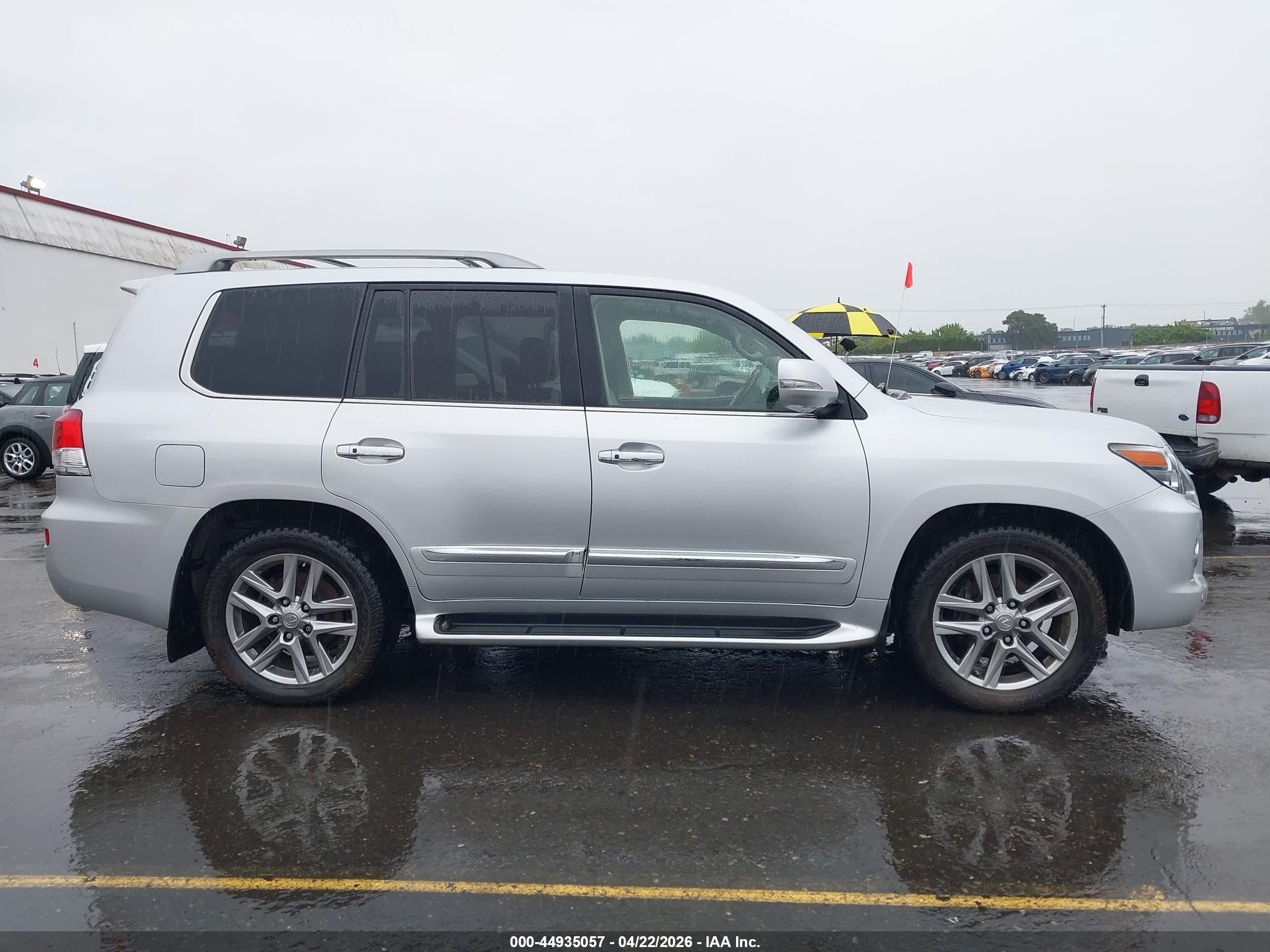 2015 Lexus Lx 570   Silver vin: JTJHY7AX2F4171167