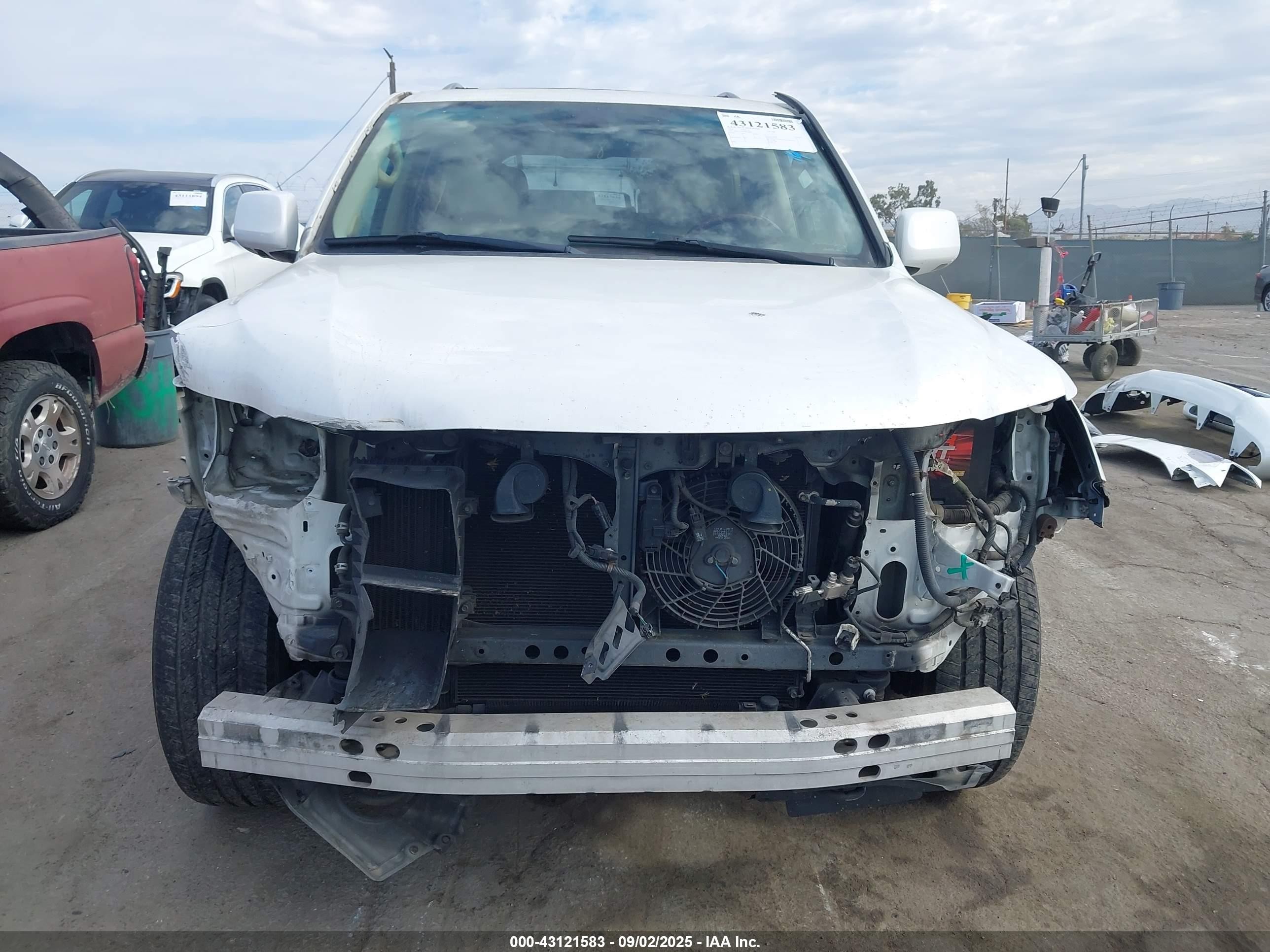 2010 Lexus Lx 570   White vin: JTJHY7AX3A4044680