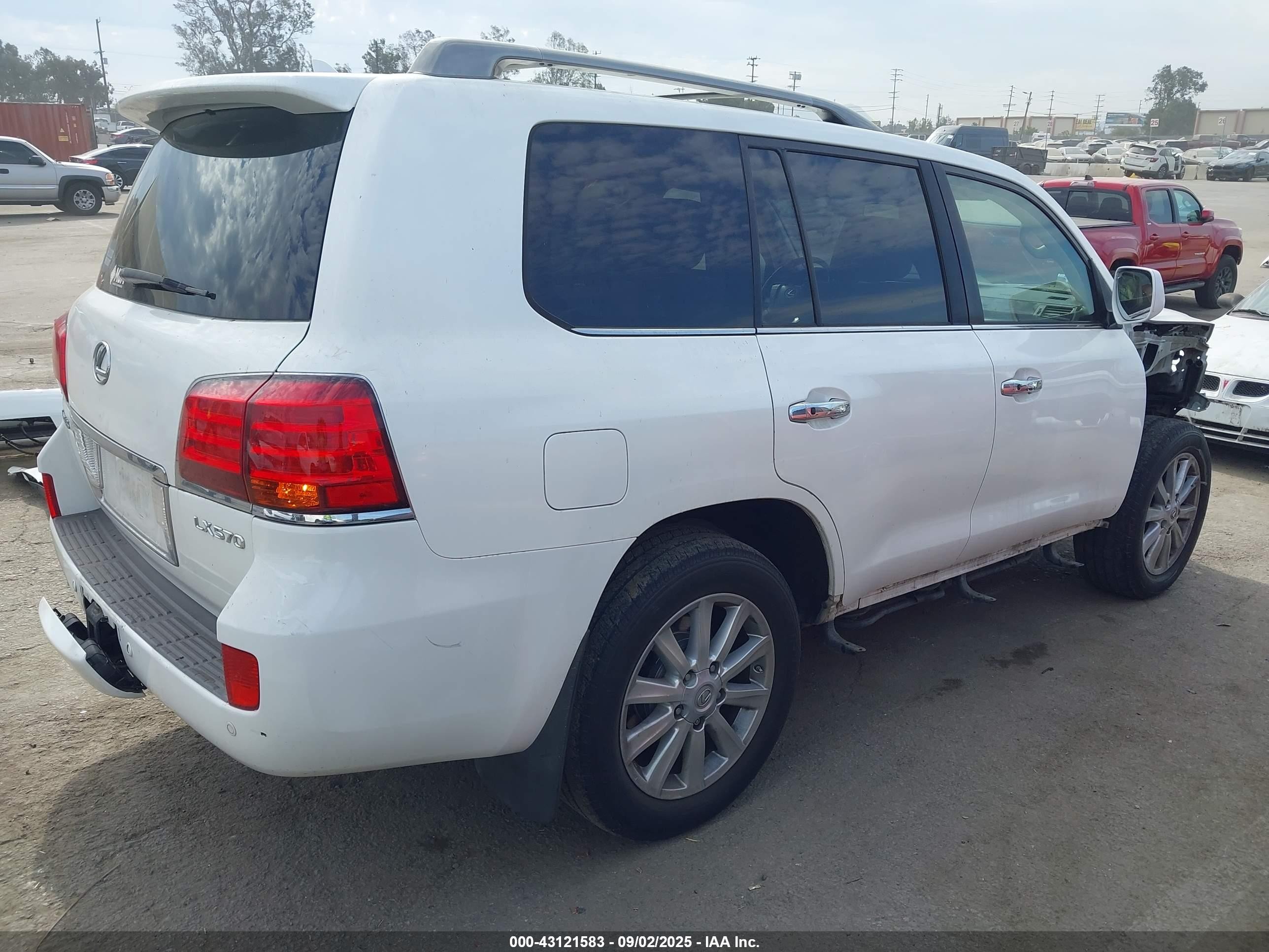 2010 Lexus Lx 570   White vin: JTJHY7AX3A4044680
