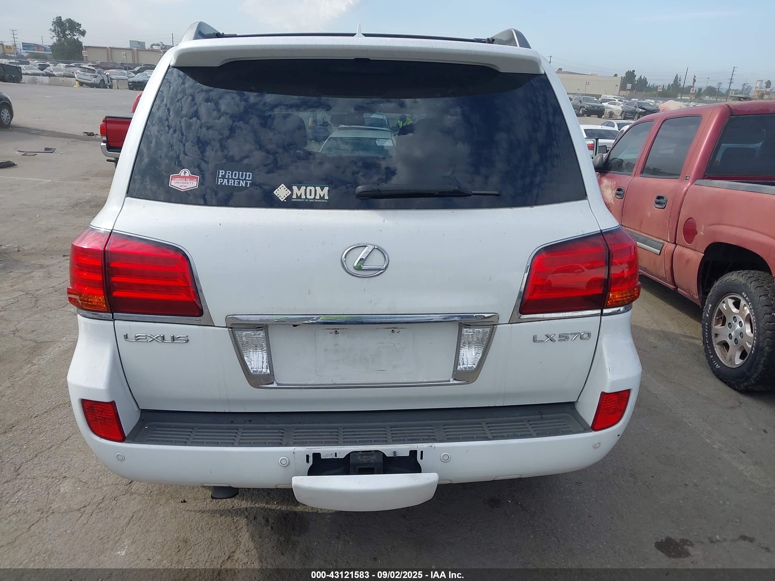 2010 Lexus Lx 570   White vin: JTJHY7AX3A4044680