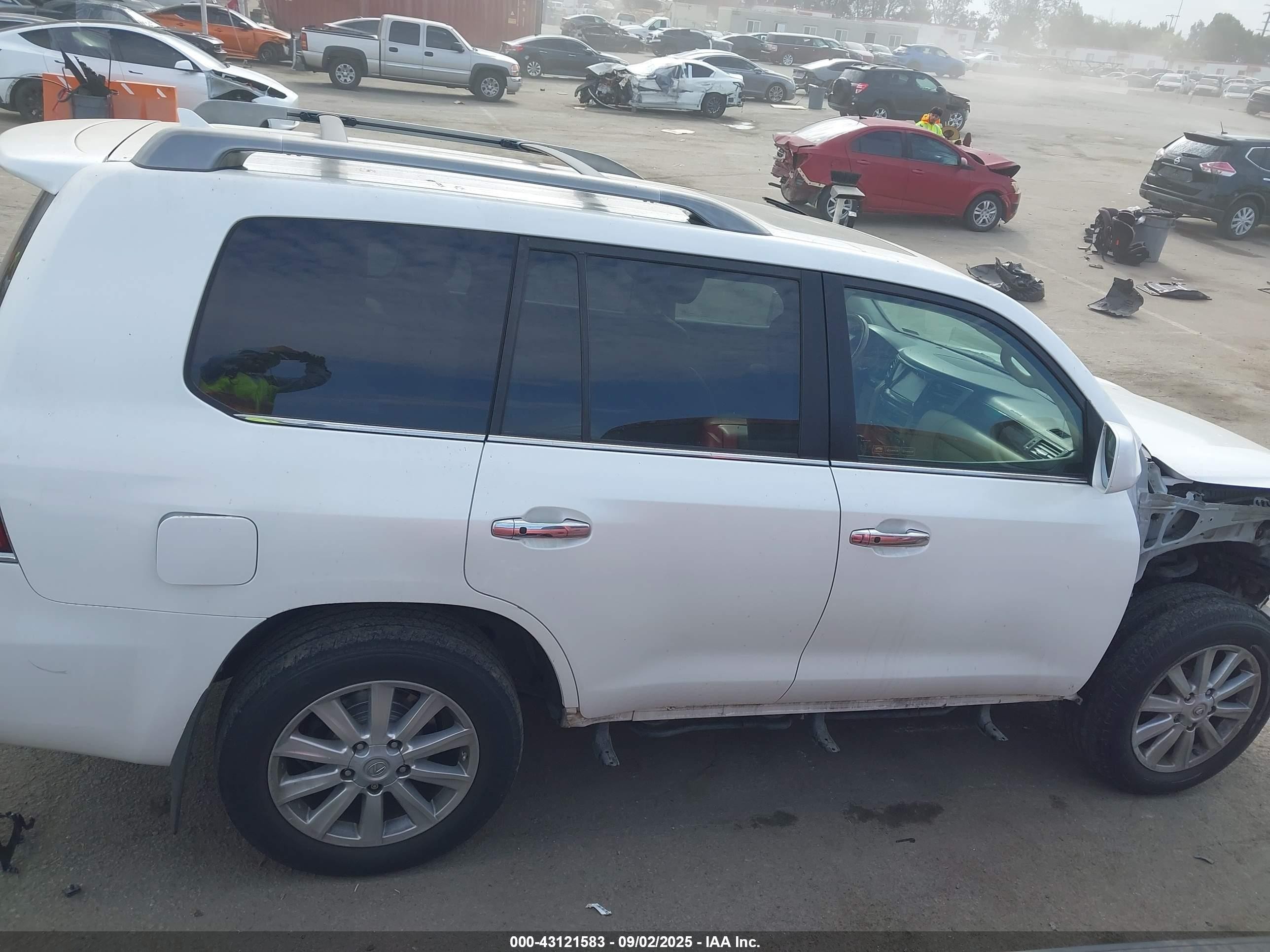 2010 Lexus Lx 570   White vin: JTJHY7AX3A4044680