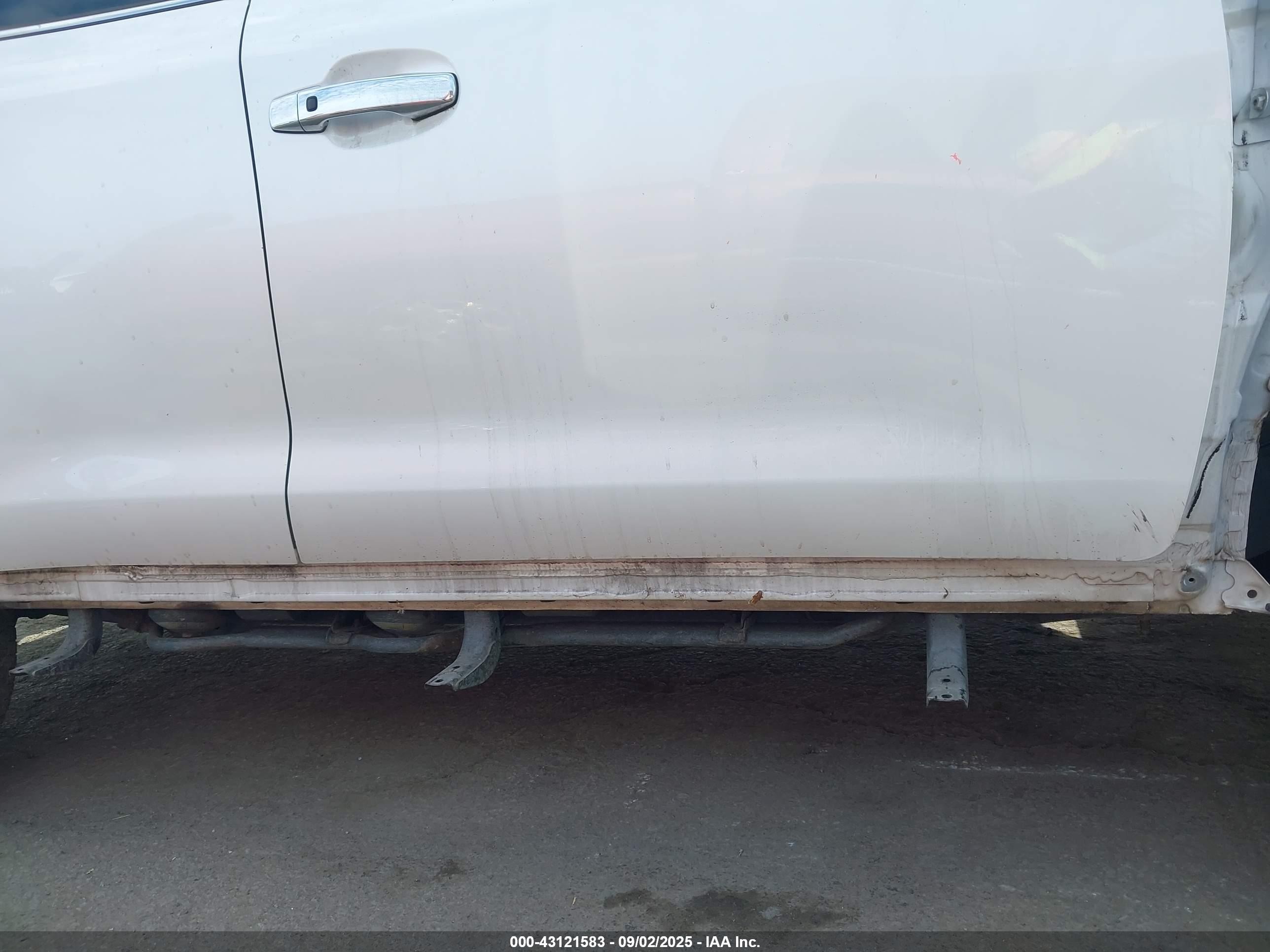 2010 Lexus Lx 570   White vin: JTJHY7AX3A4044680