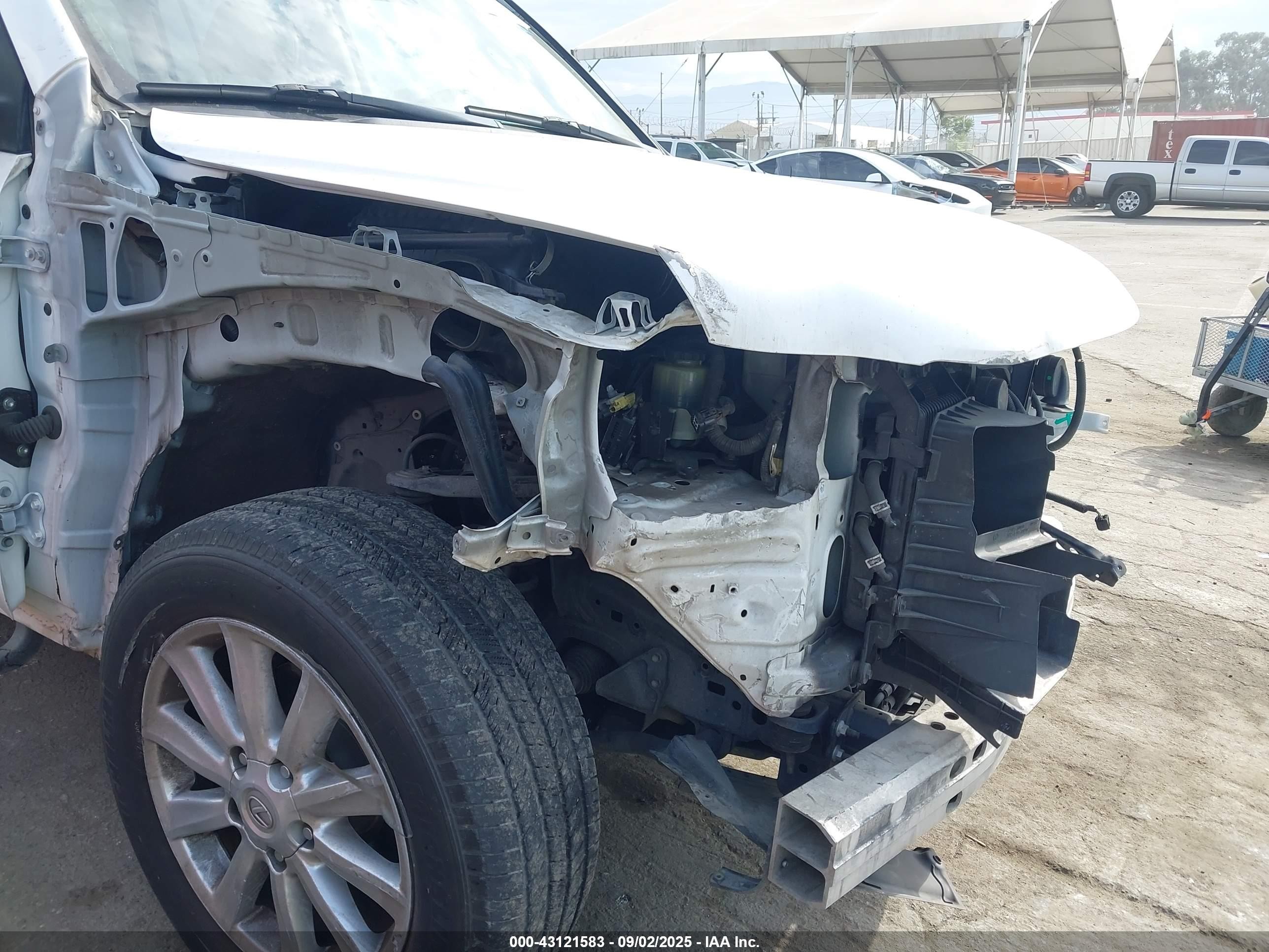 2010 Lexus Lx 570   White vin: JTJHY7AX3A4044680