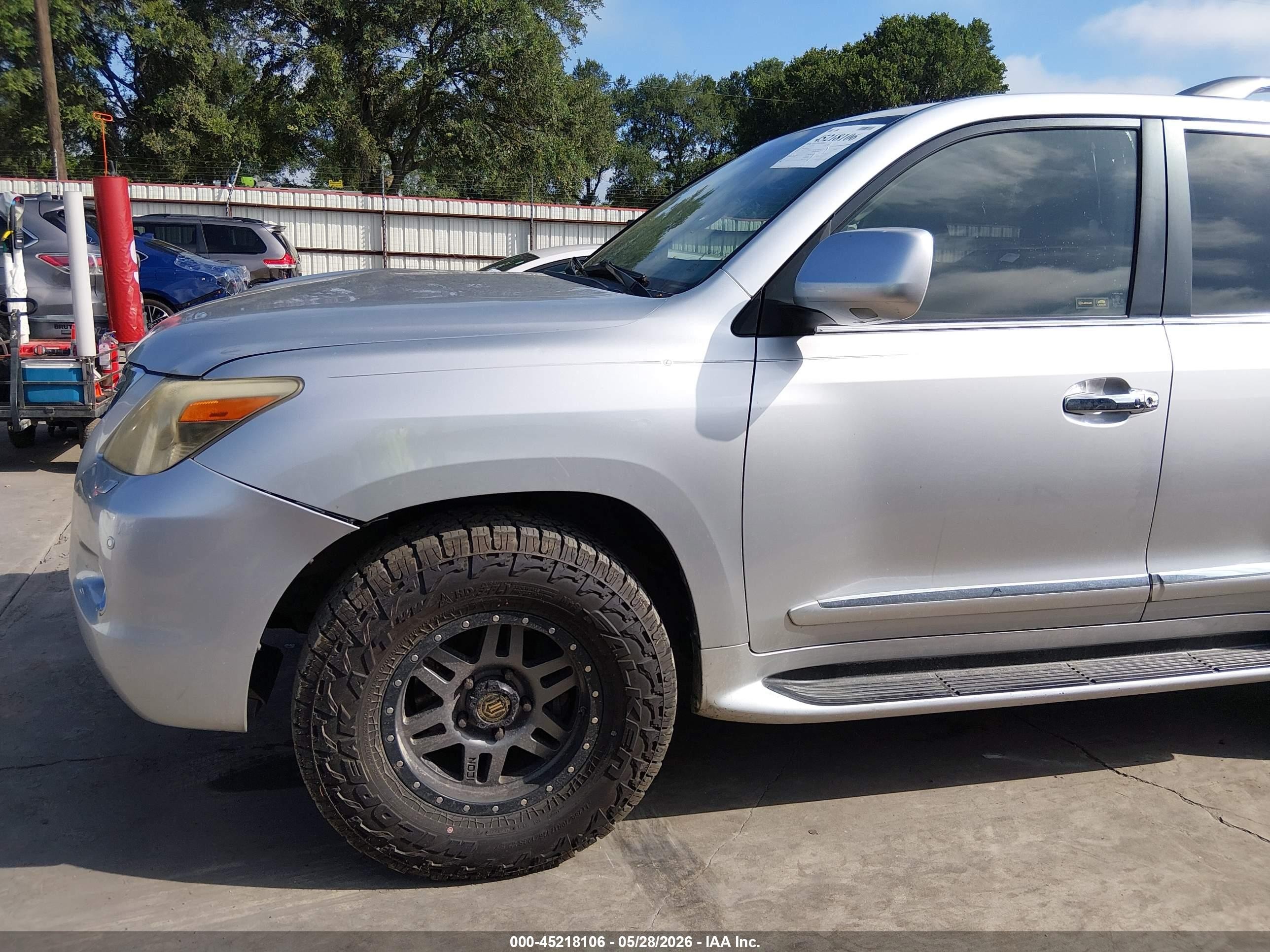 2011 Lexus Lx 570 Silver vin: JTJHY7AX3B4075171