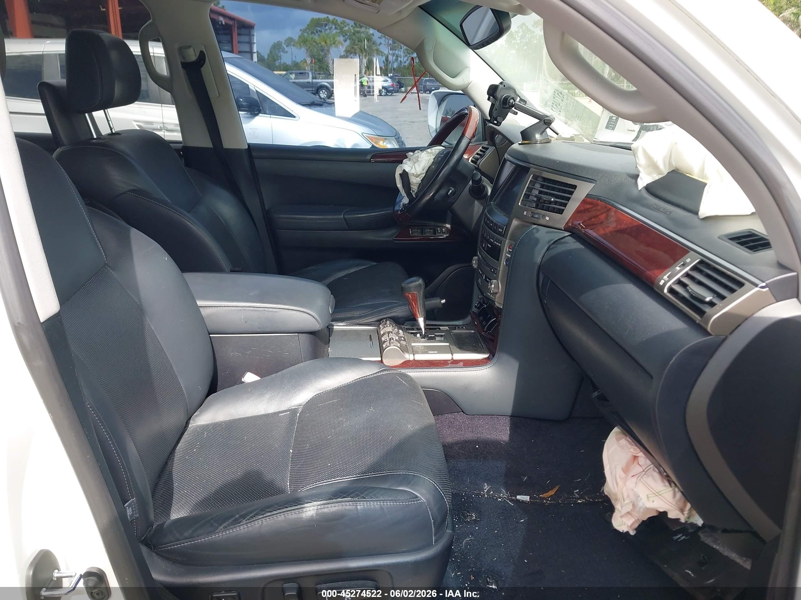 2015 Lexus Lx 570   White vin: JTJHY7AX3F4185580