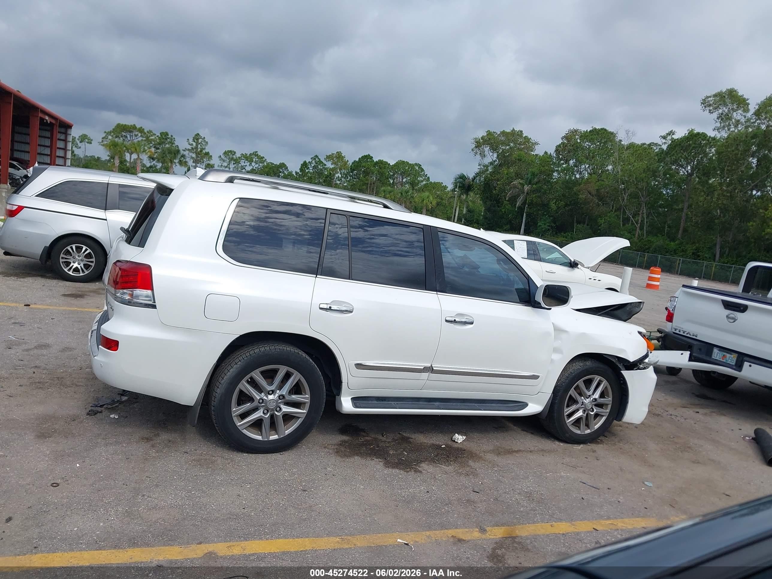 2015 Lexus Lx 570   White vin: JTJHY7AX3F4185580