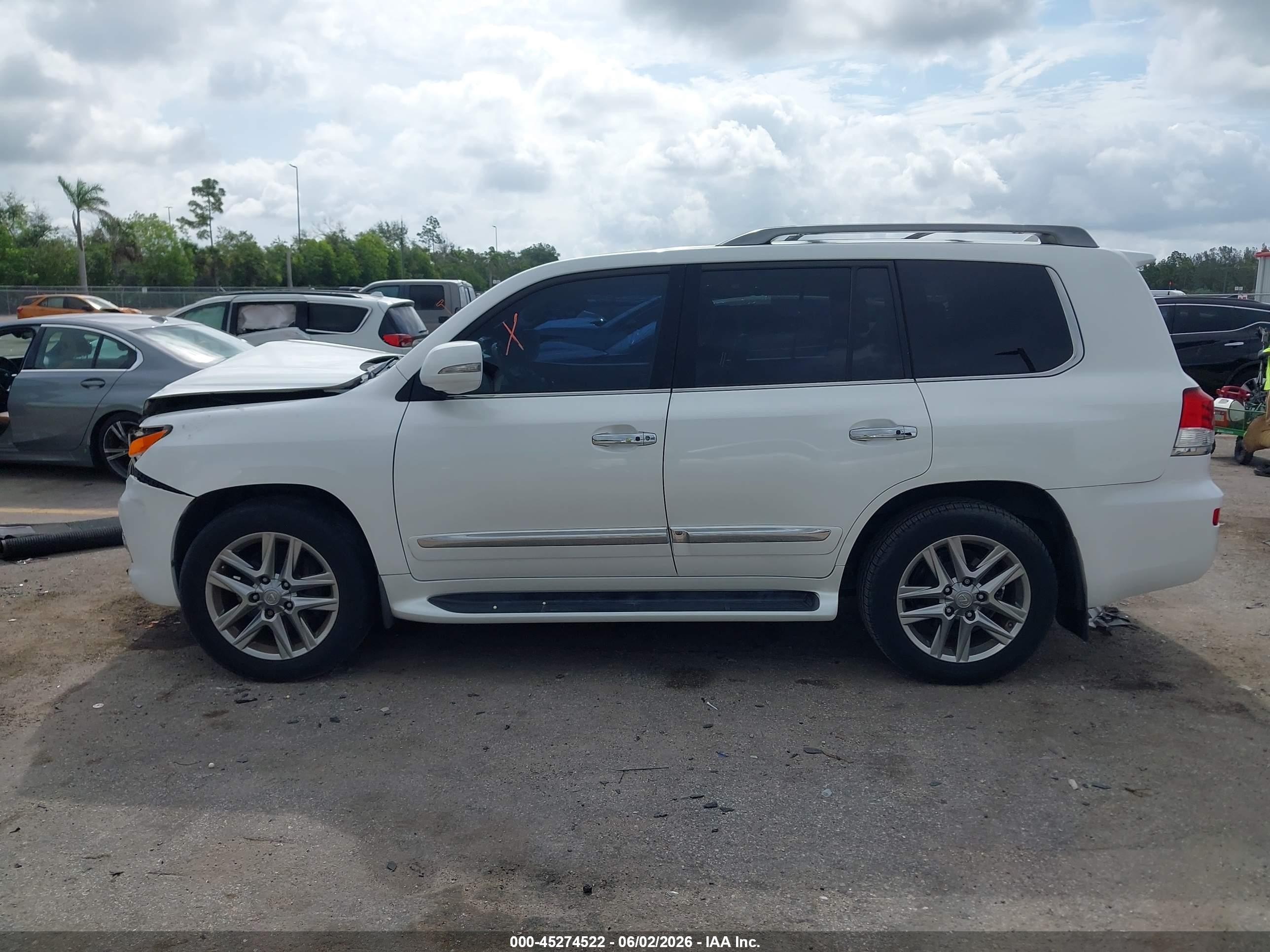 2015 Lexus Lx 570   White vin: JTJHY7AX3F4185580