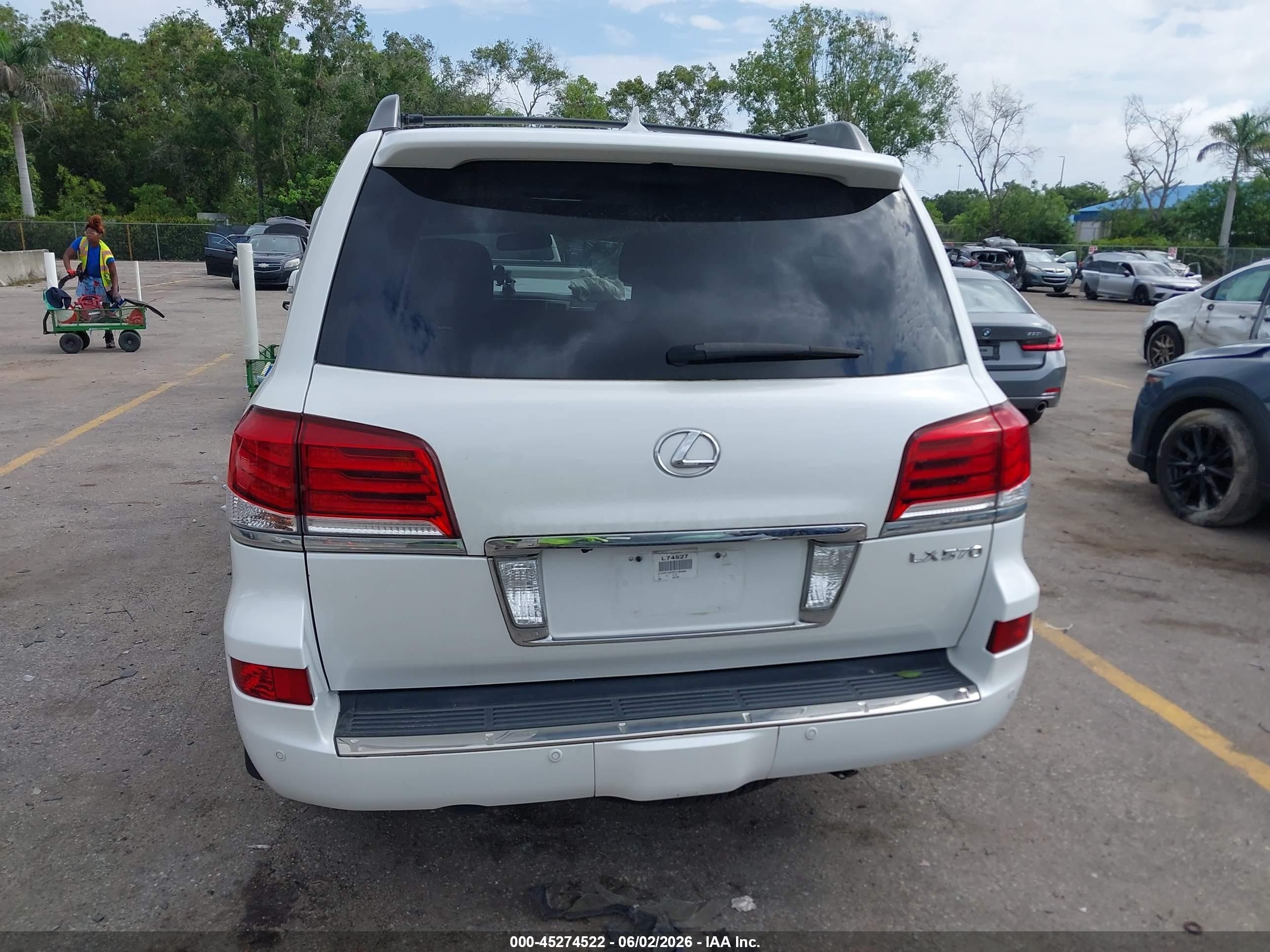 2015 Lexus Lx 570   White vin: JTJHY7AX3F4185580