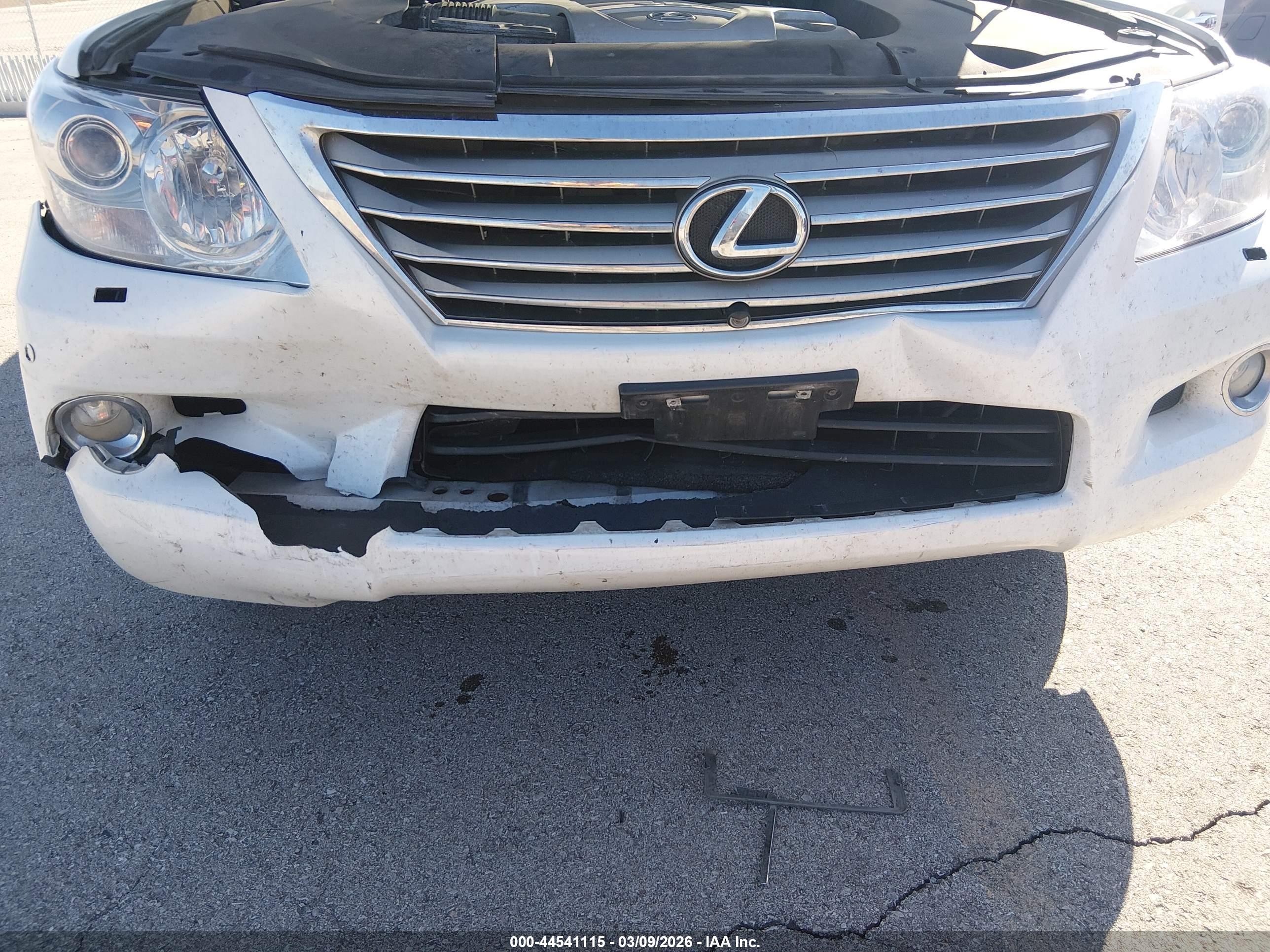 2011 Lexus Lx 570   White vin: JTJHY7AX6B4061636