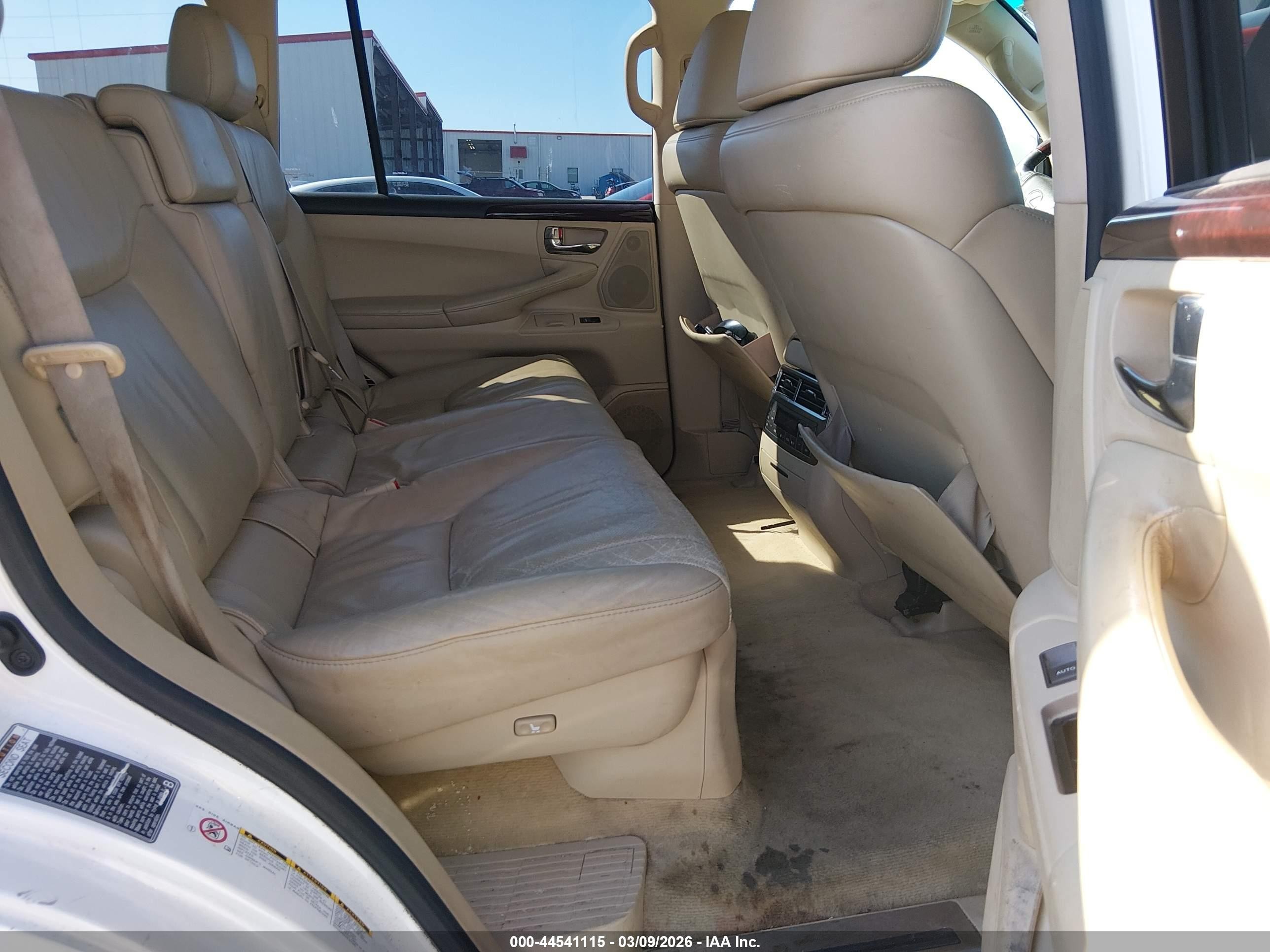 2011 Lexus Lx 570   White vin: JTJHY7AX6B4061636