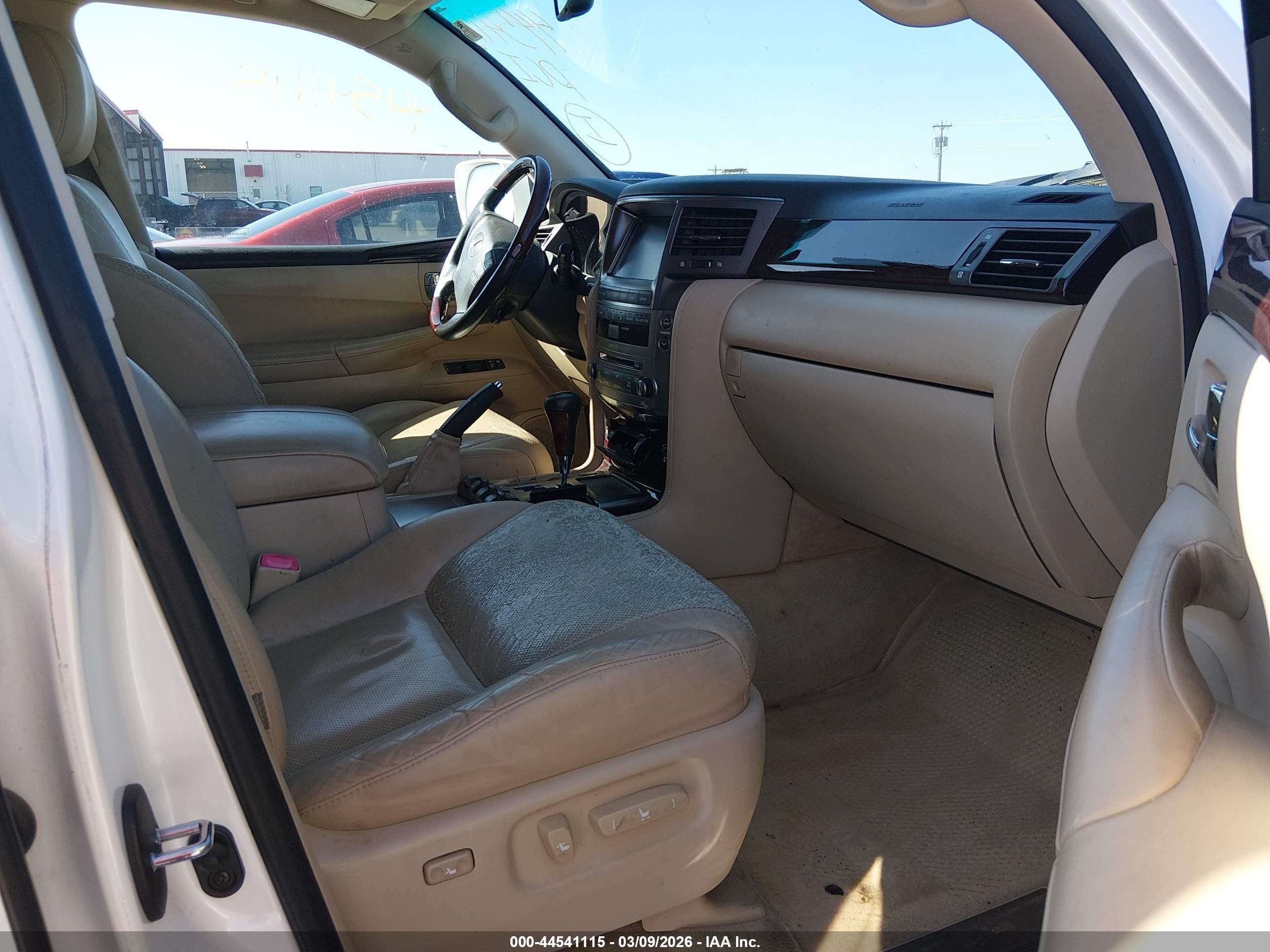 2011 Lexus Lx 570   White vin: JTJHY7AX6B4061636