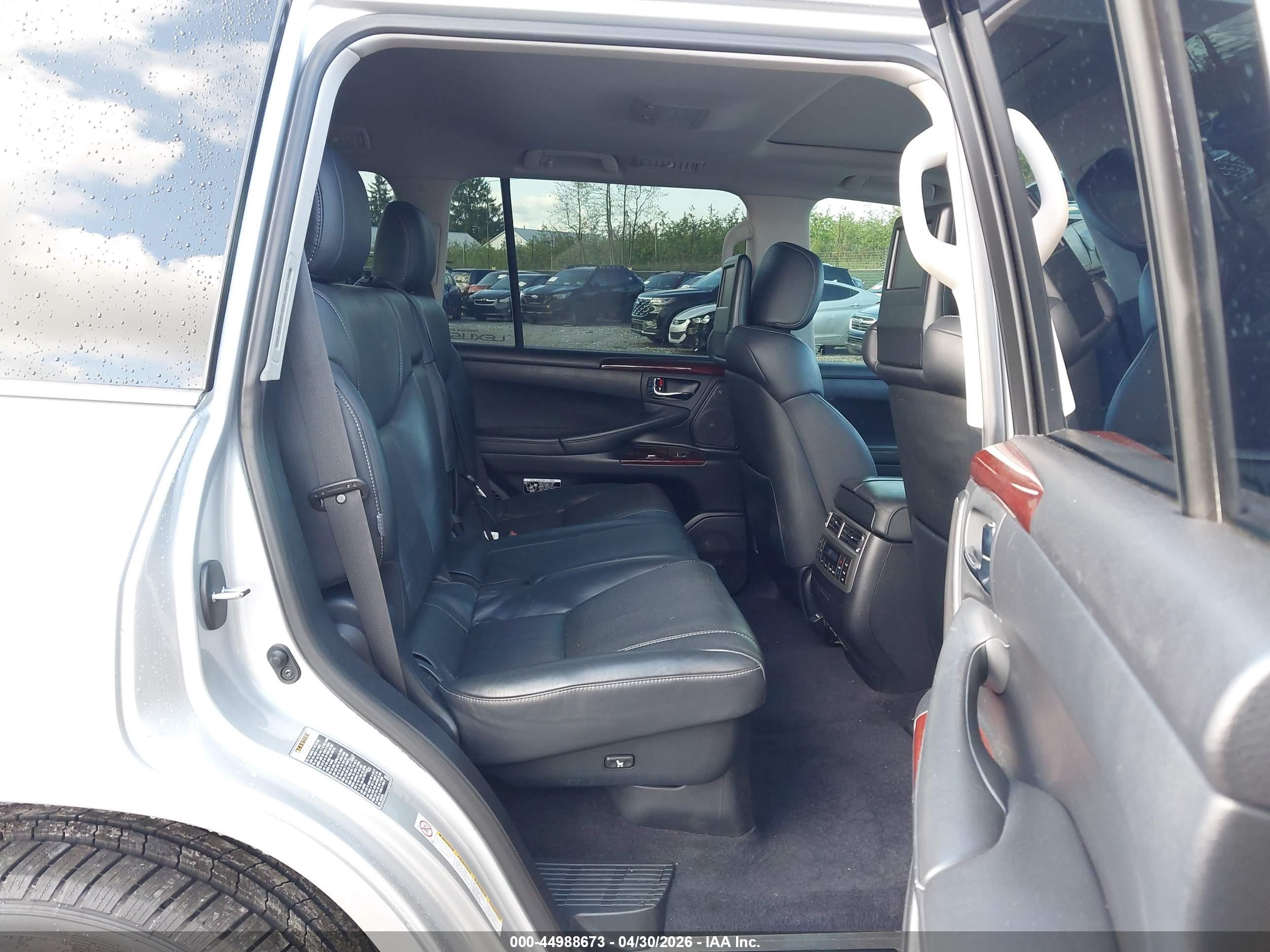 2015 Lexus Lx 570   Silver vin: JTJHY7AX7F4180236