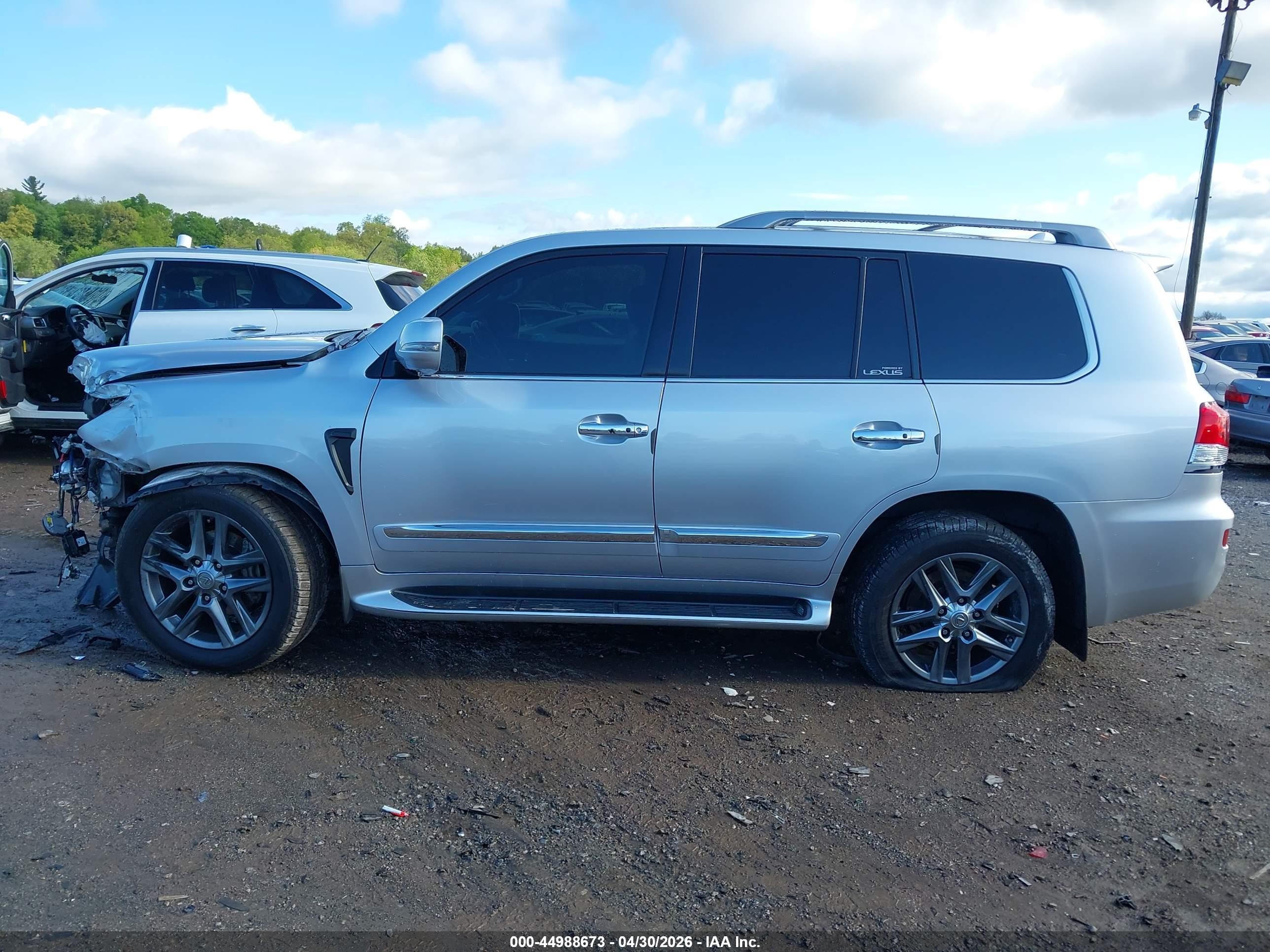 2015 Lexus Lx 570   Silver vin: JTJHY7AX7F4180236