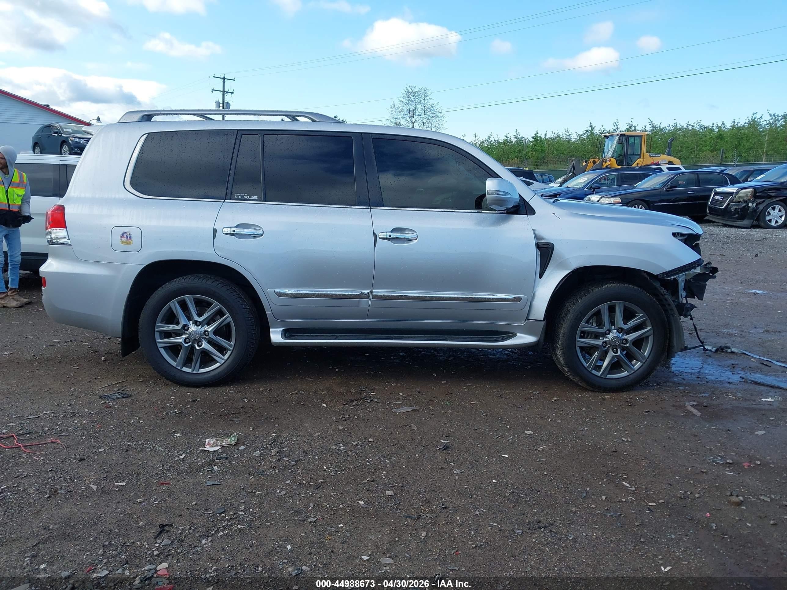 2015 Lexus Lx 570   Silver vin: JTJHY7AX7F4180236