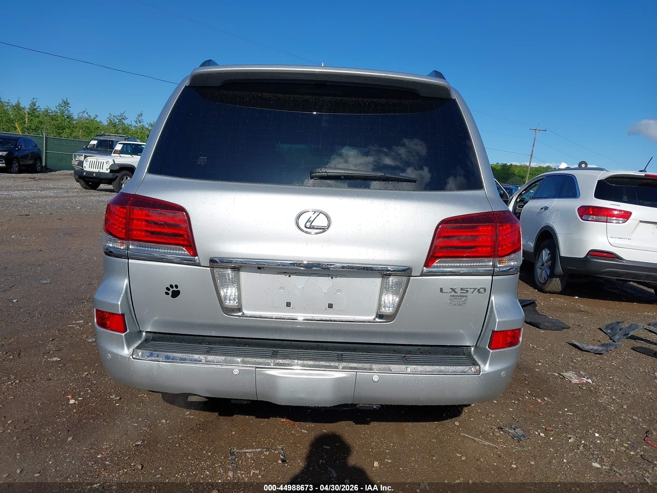 2015 Lexus Lx 570   Silver vin: JTJHY7AX7F4180236
