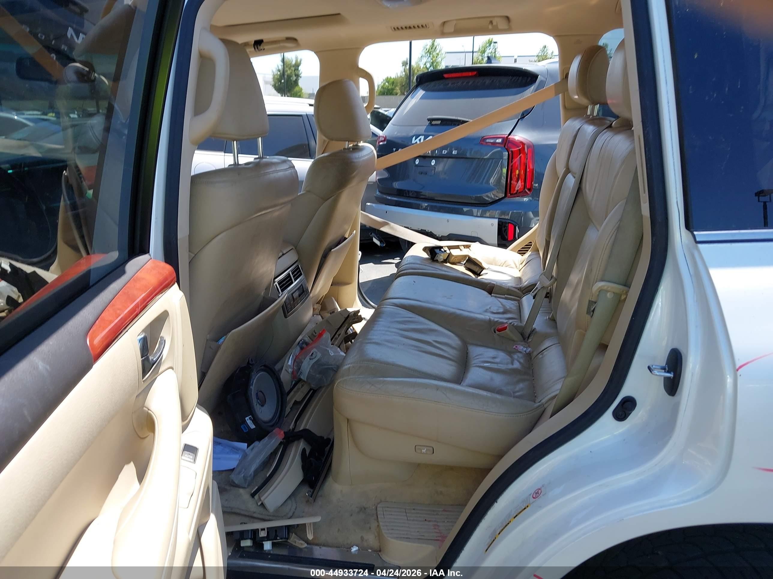 2010 Lexus Lx 570   White vin: JTJHY7AX8A4052497