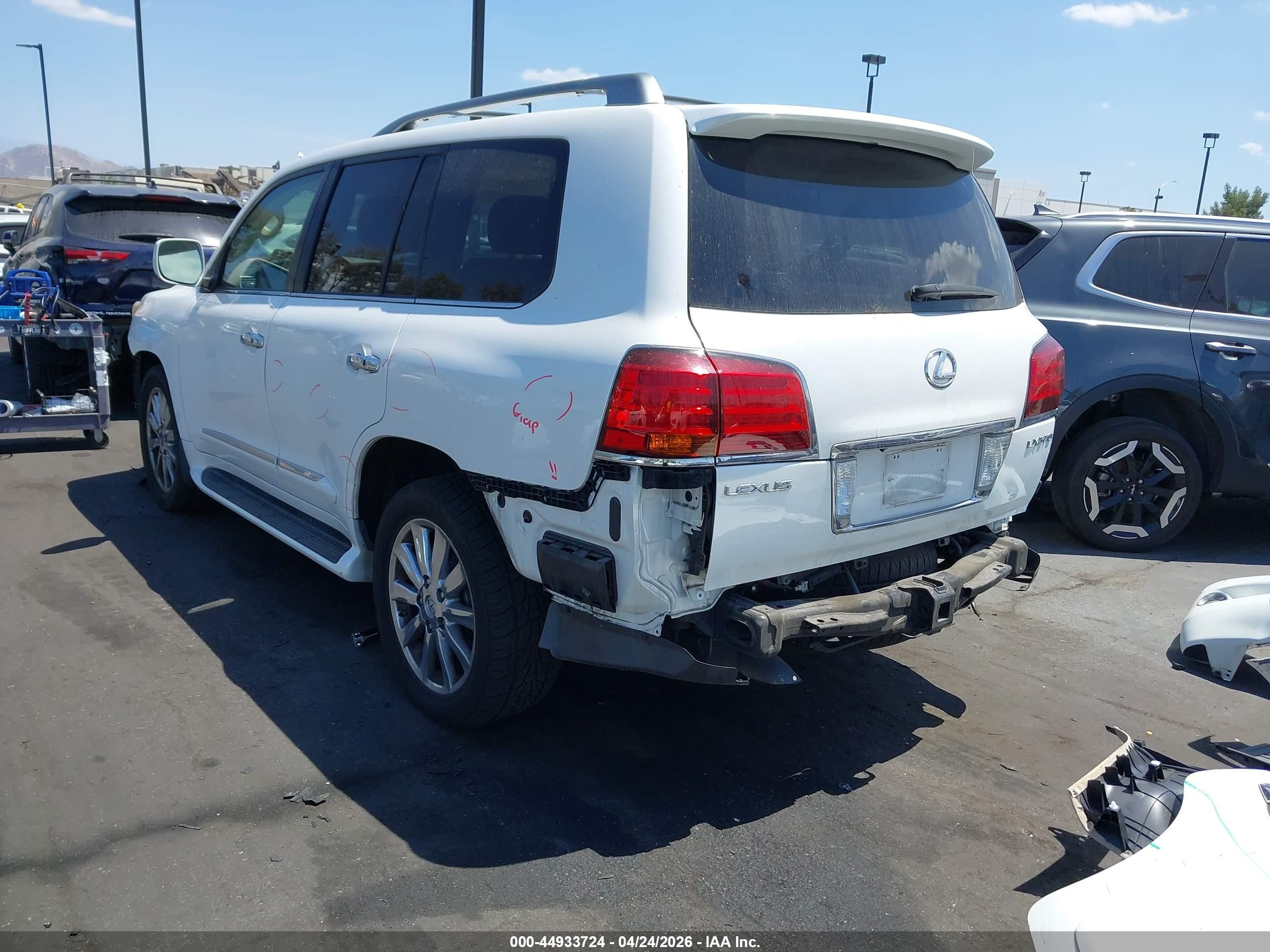 2010 Lexus Lx 570   White vin: JTJHY7AX8A4052497