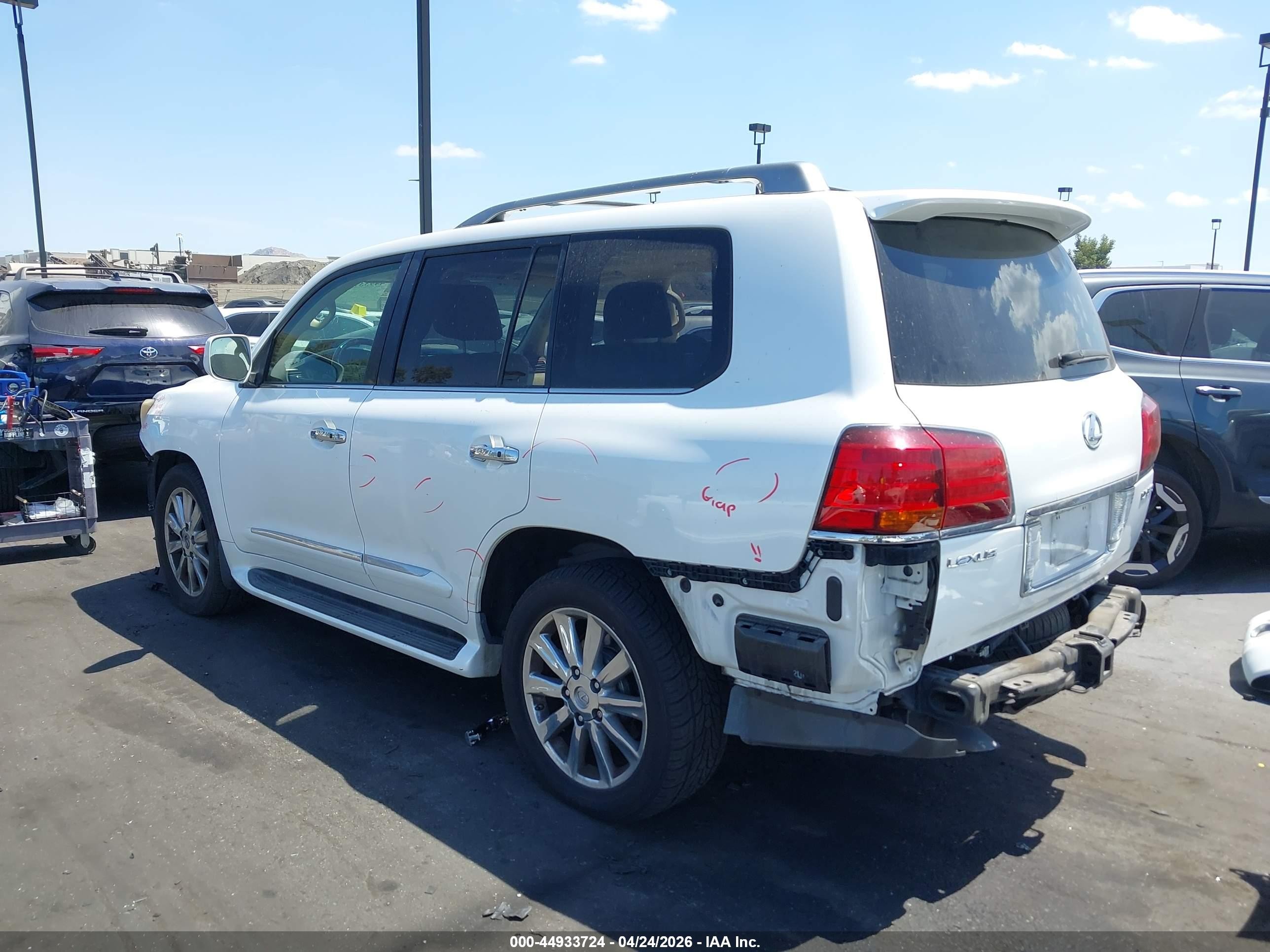 2010 Lexus Lx 570   White vin: JTJHY7AX8A4052497