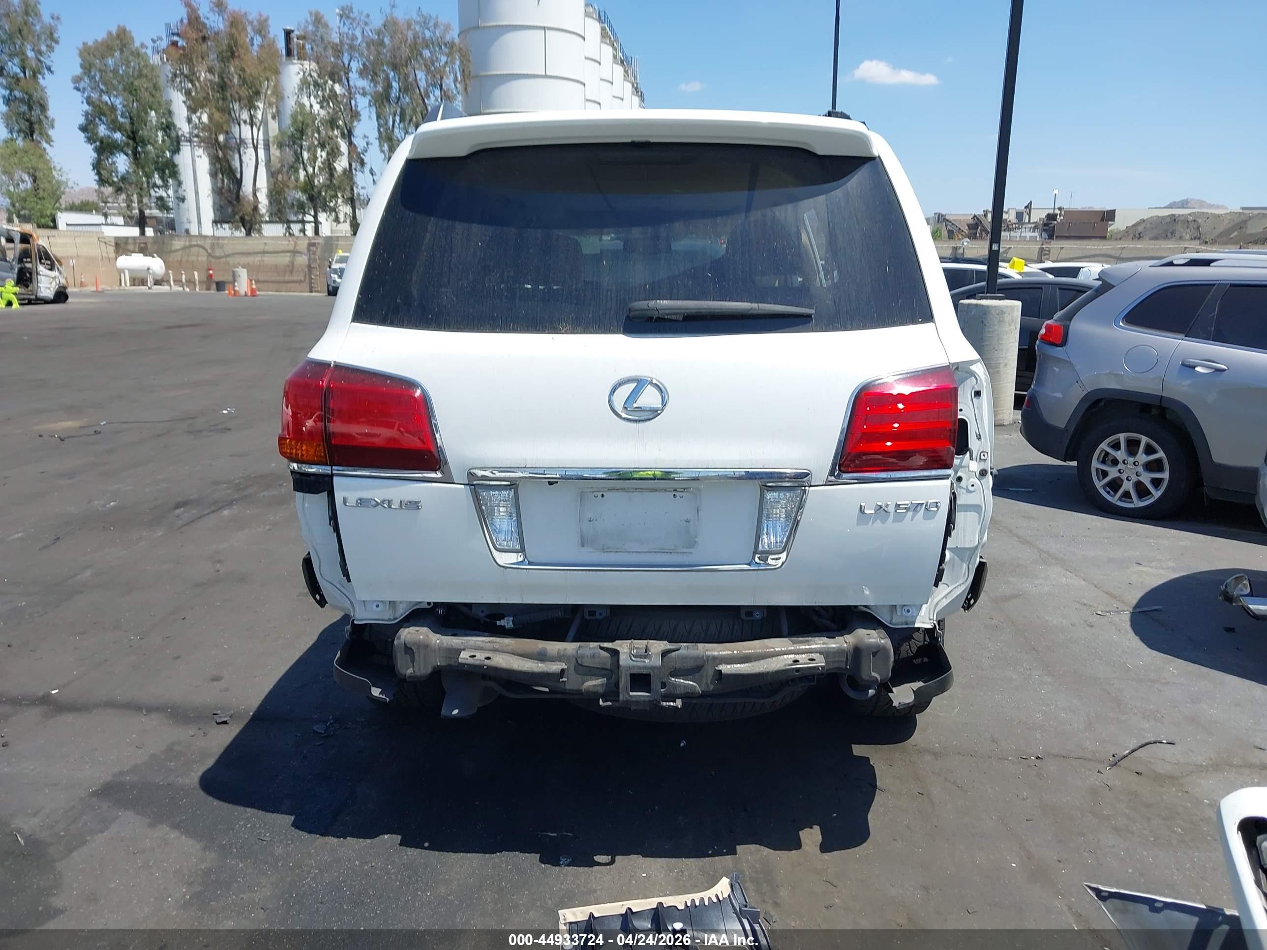 2010 Lexus Lx 570   White vin: JTJHY7AX8A4052497