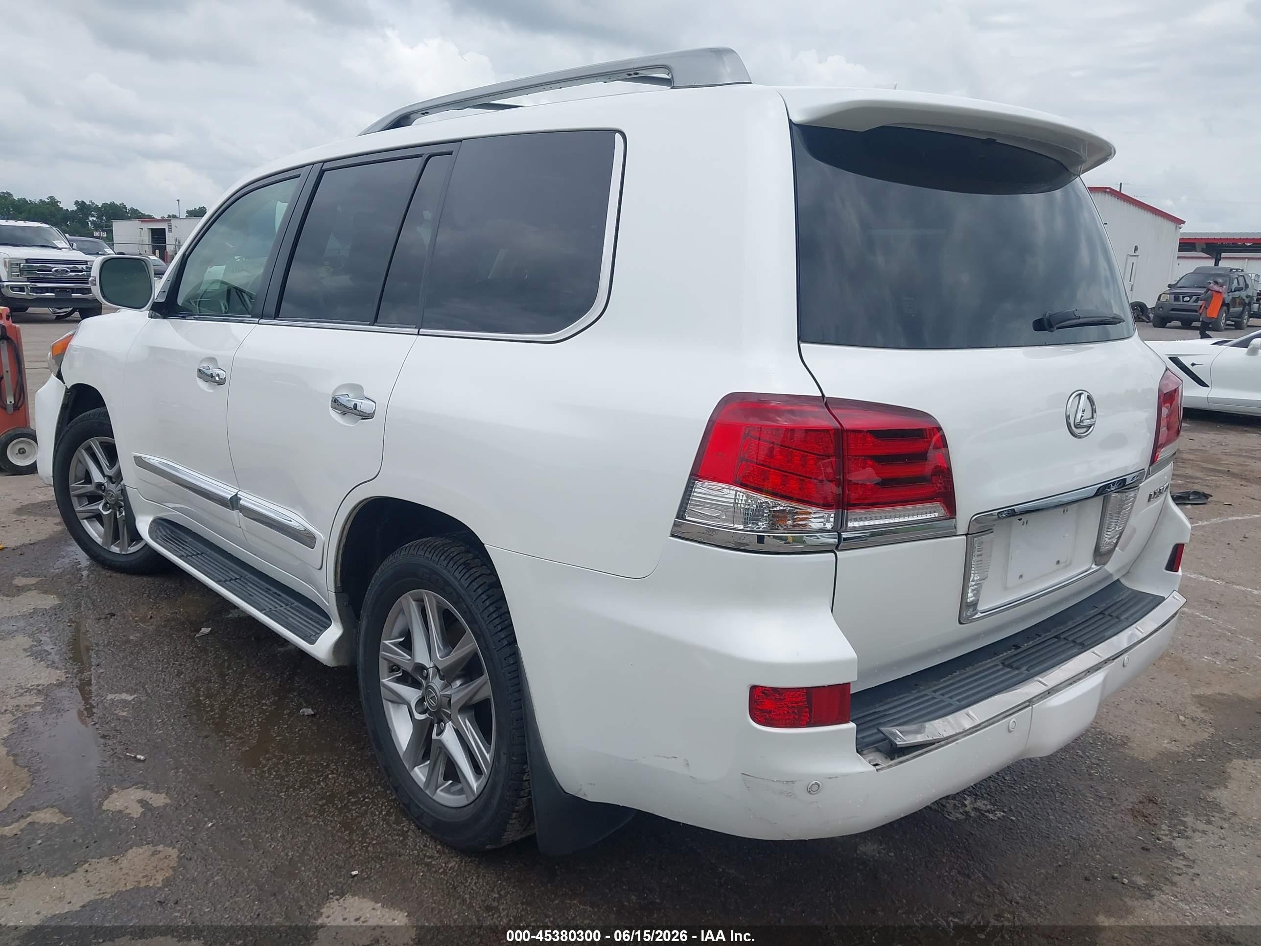 2015 Lexus Lx 570   White vin: JTJHY7AX8F4164403