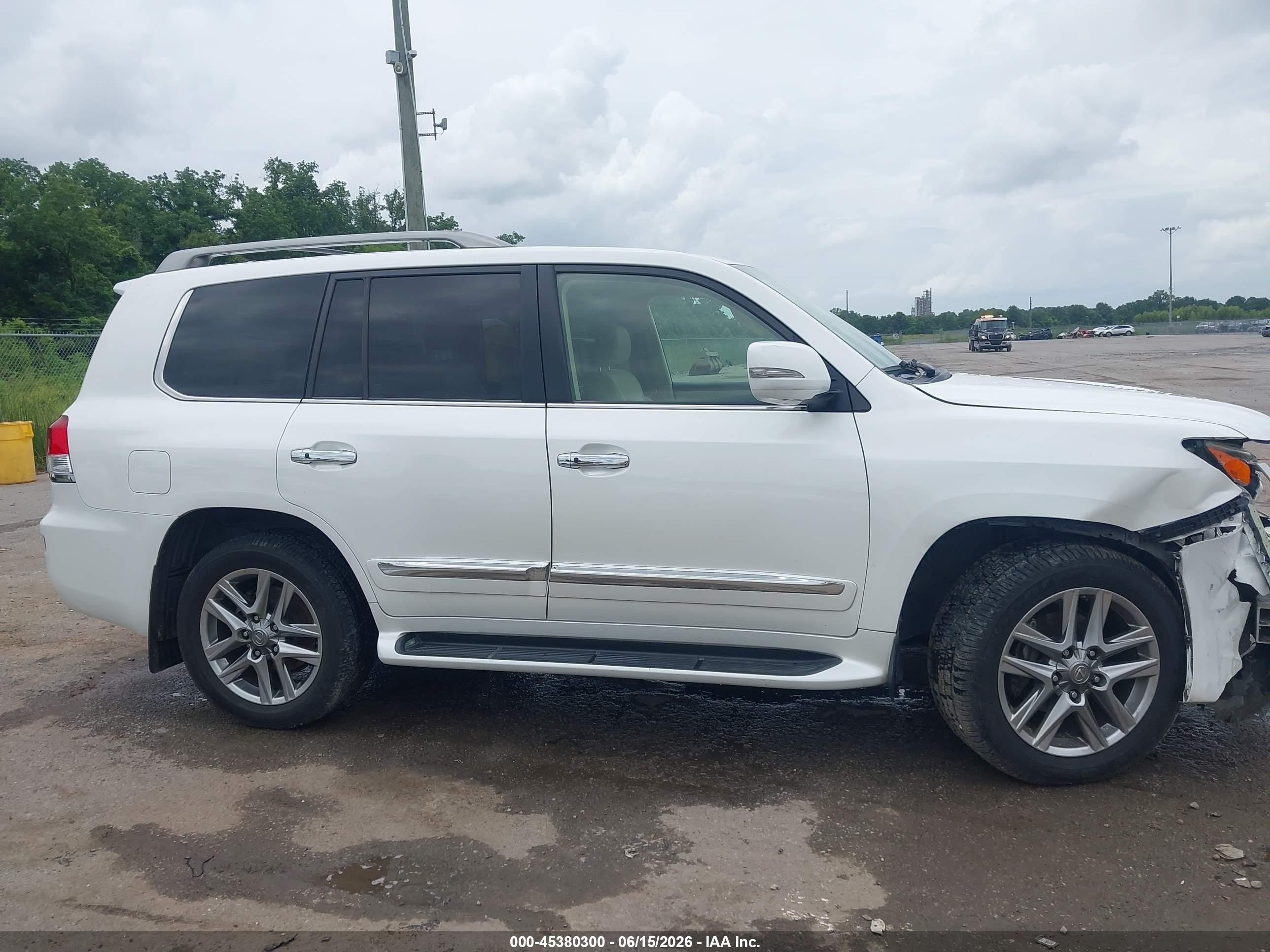 2015 Lexus Lx 570   White vin: JTJHY7AX8F4164403