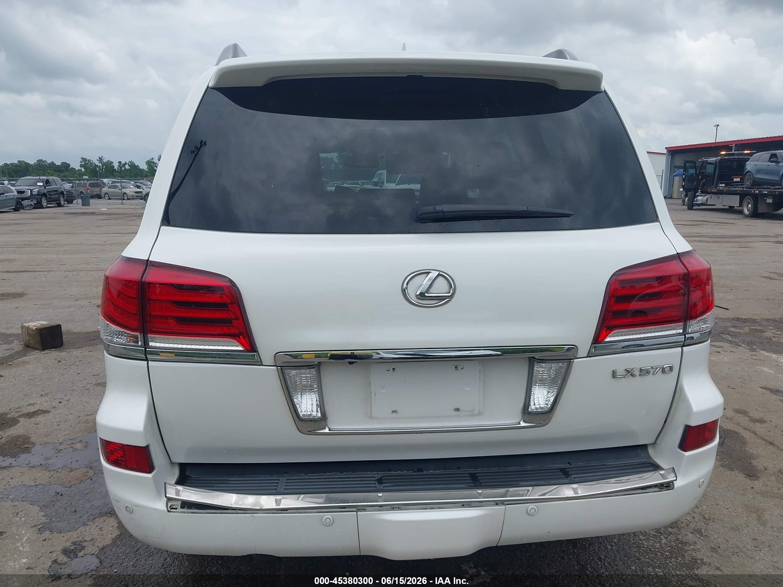 2015 Lexus Lx 570   White vin: JTJHY7AX8F4164403