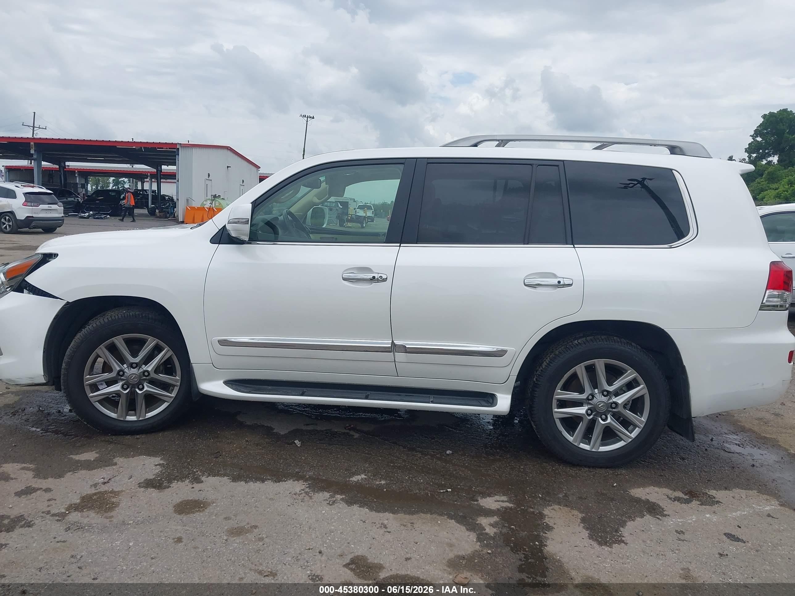 2015 Lexus Lx 570   White vin: JTJHY7AX8F4164403