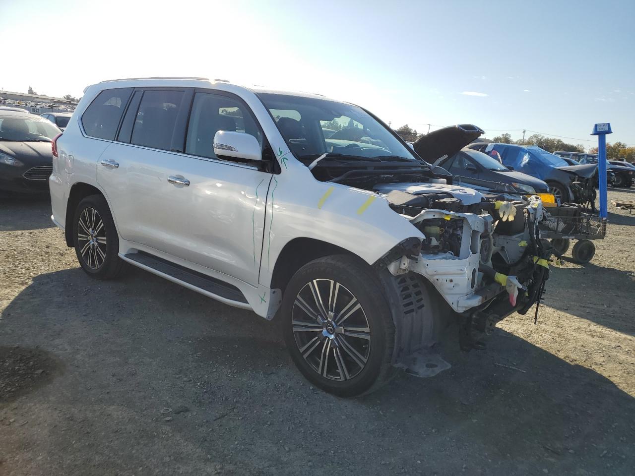 2018 Lexus Lx 570 White vin: JTJHY7AX9J4261313