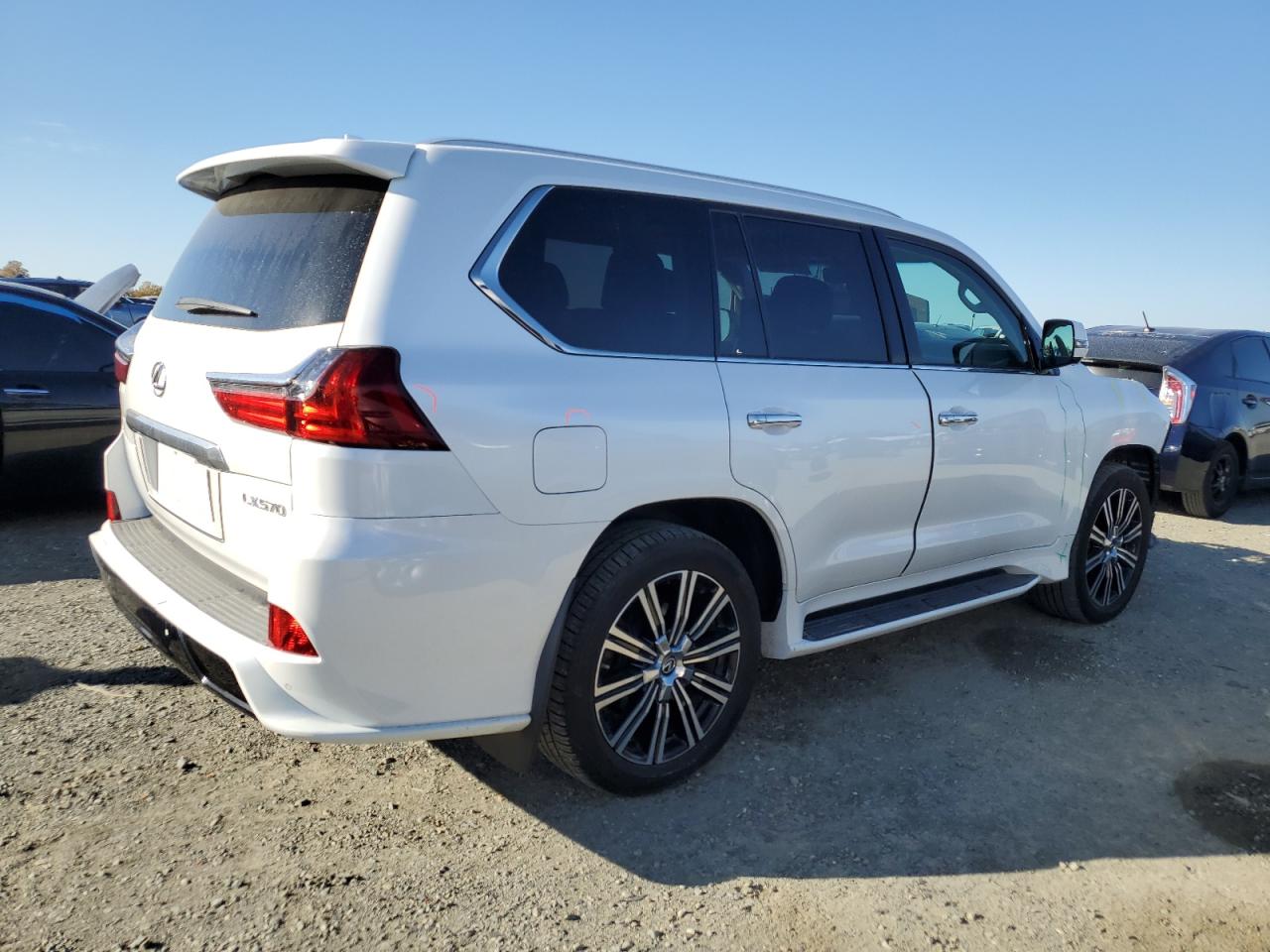 2018 Lexus Lx 570 White vin: JTJHY7AX9J4261313
