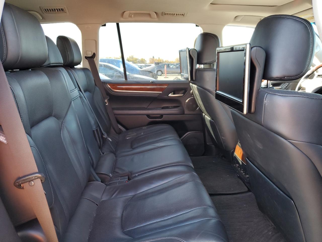 2018 Lexus Lx 570 White vin: JTJHY7AX9J4261313