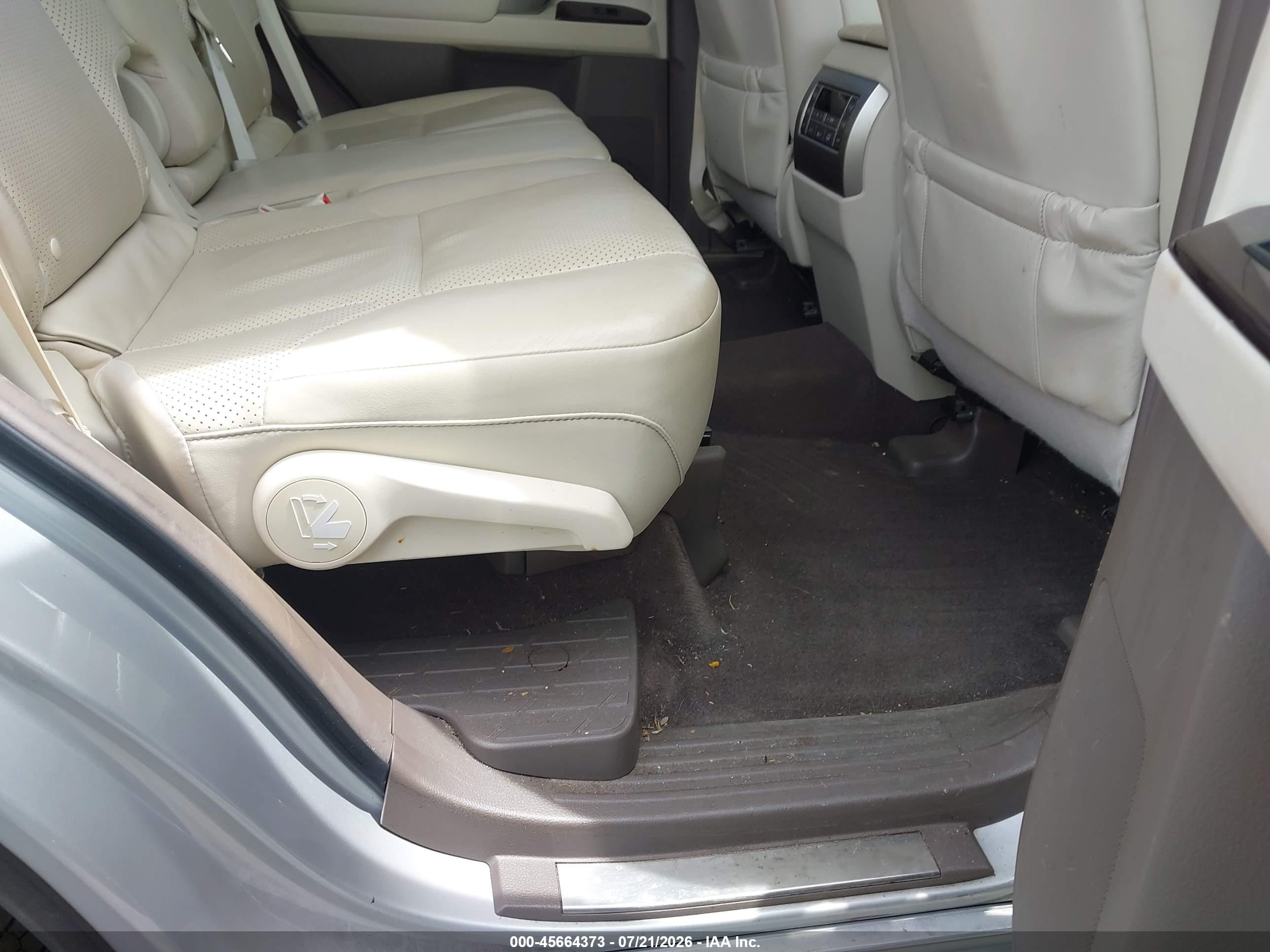 2014 Lexus Gx 460 Luxury Серебряный vin: JTJJM7FX3E5072016